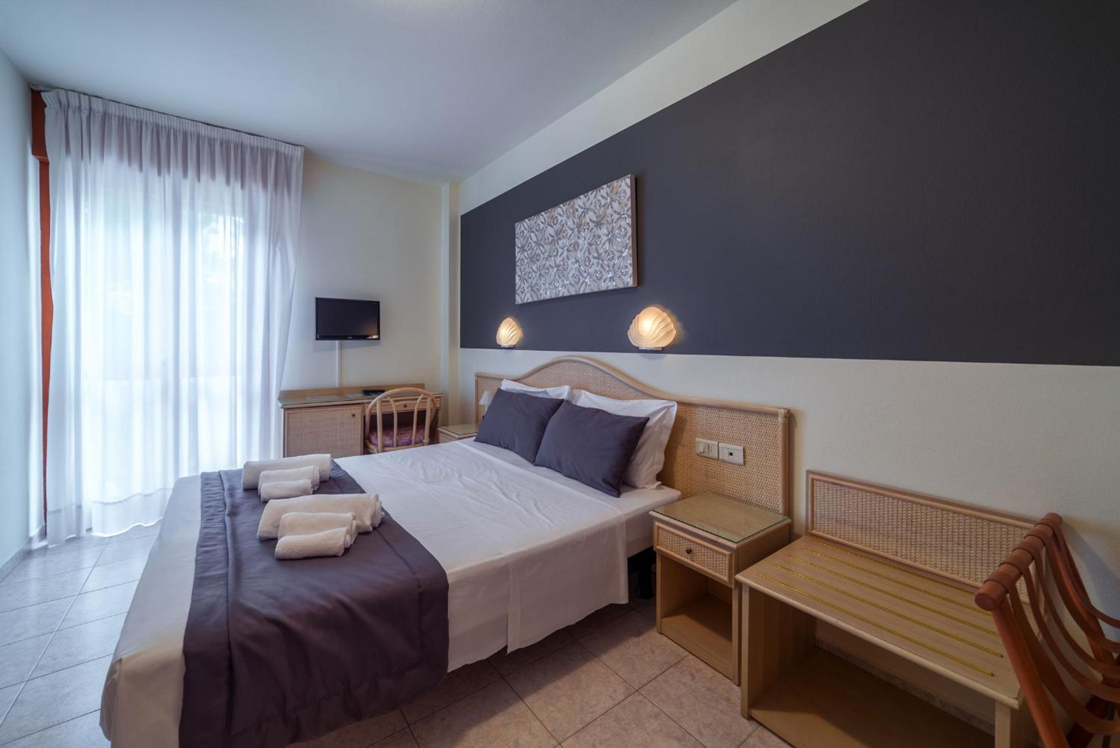 Large Double Room - Photo 8