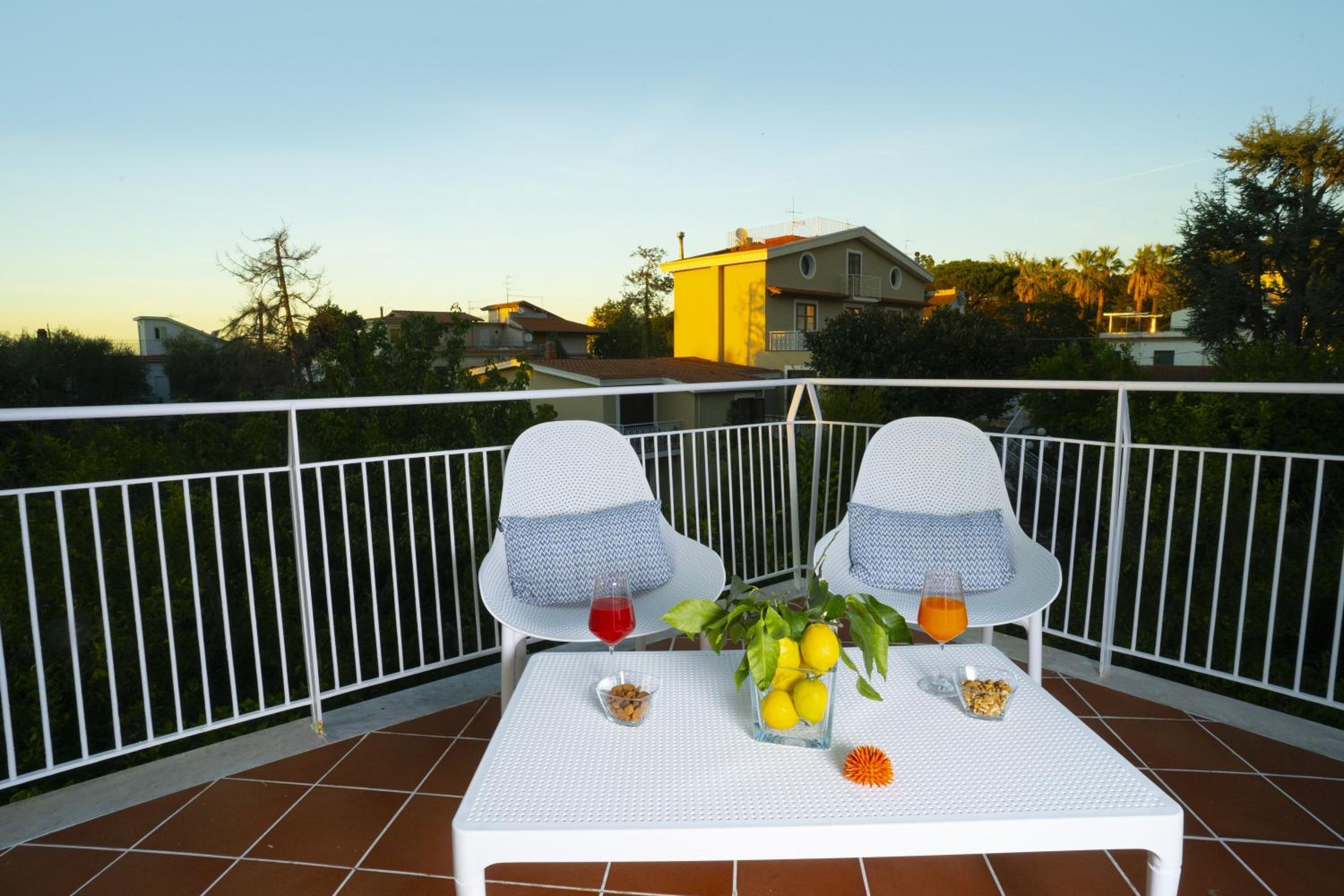 Deluxe Double Room with Balcony - Photo 10