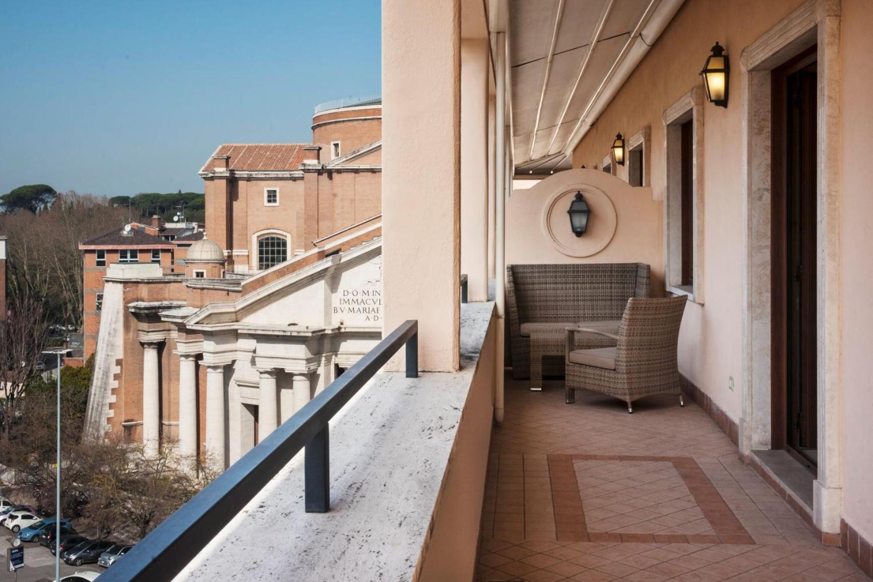 Suite with Terrace thumbnail 6