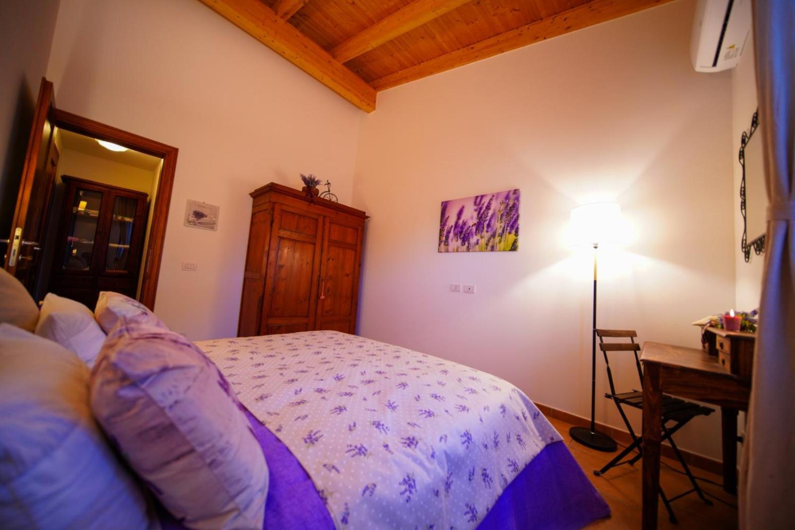 Double Room with Private Bathroom photo 2