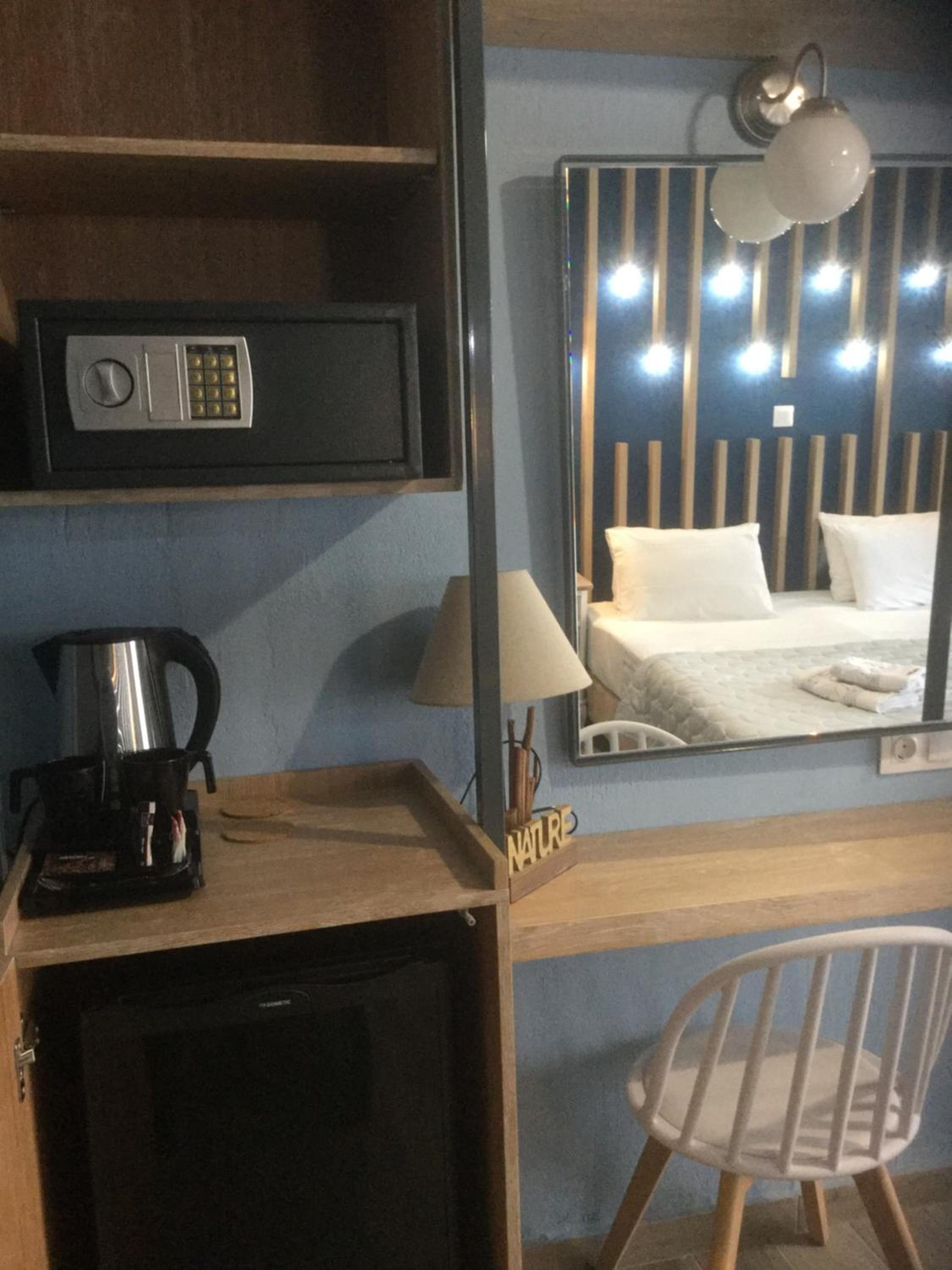 Deluxe Double or Twin Room - Photo 5