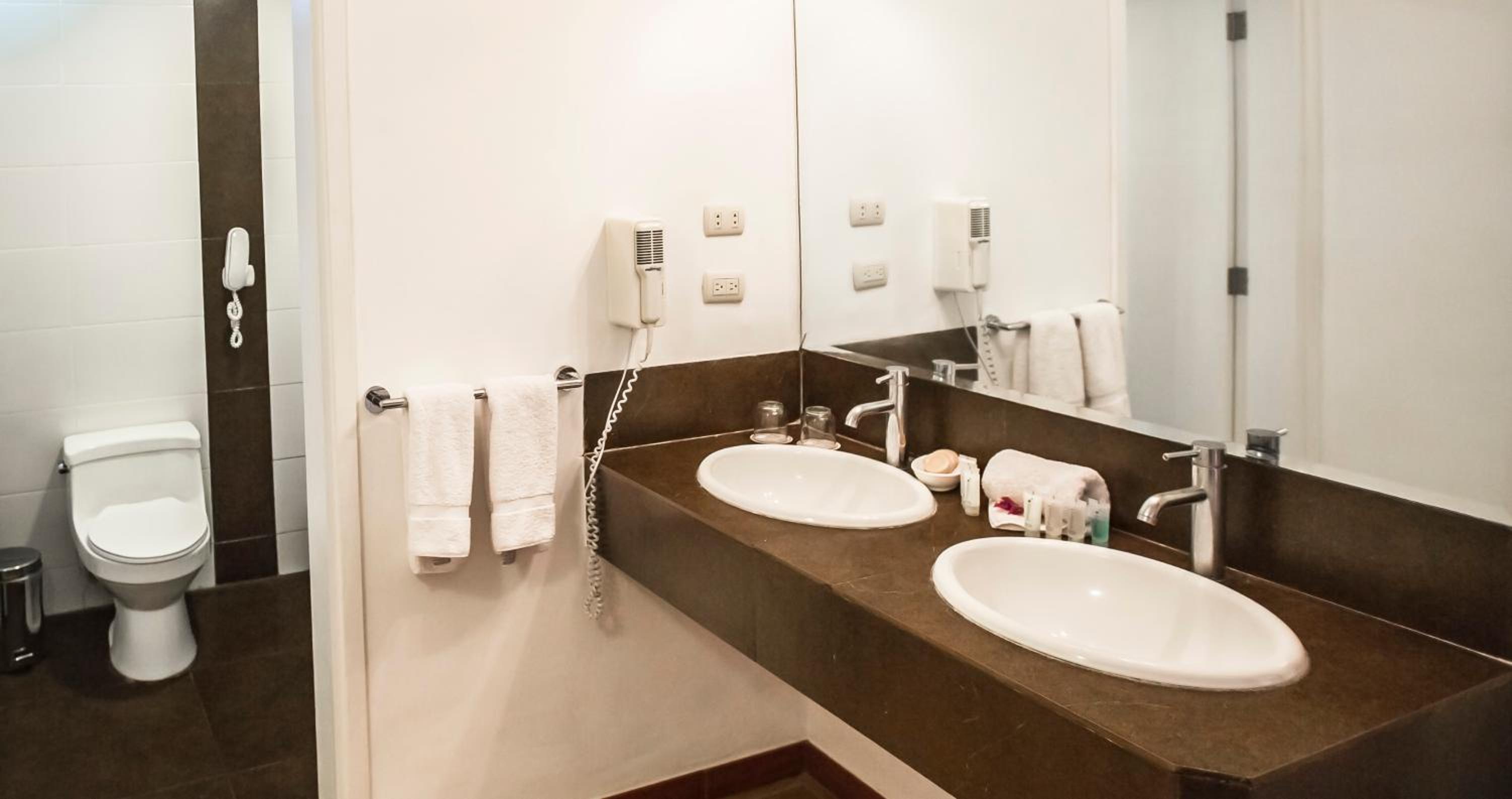 Standard Twin Room - Photo 2