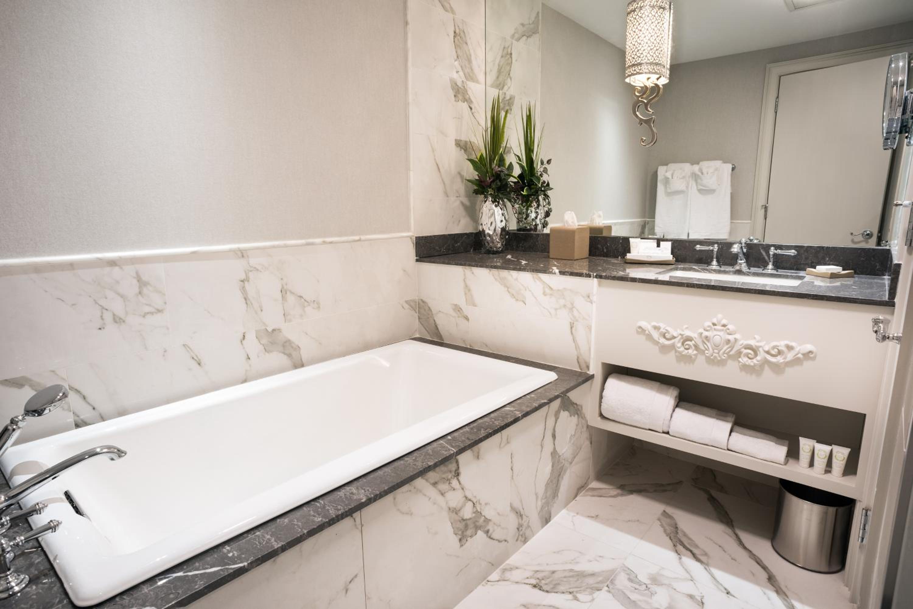 Executive Queen Suite