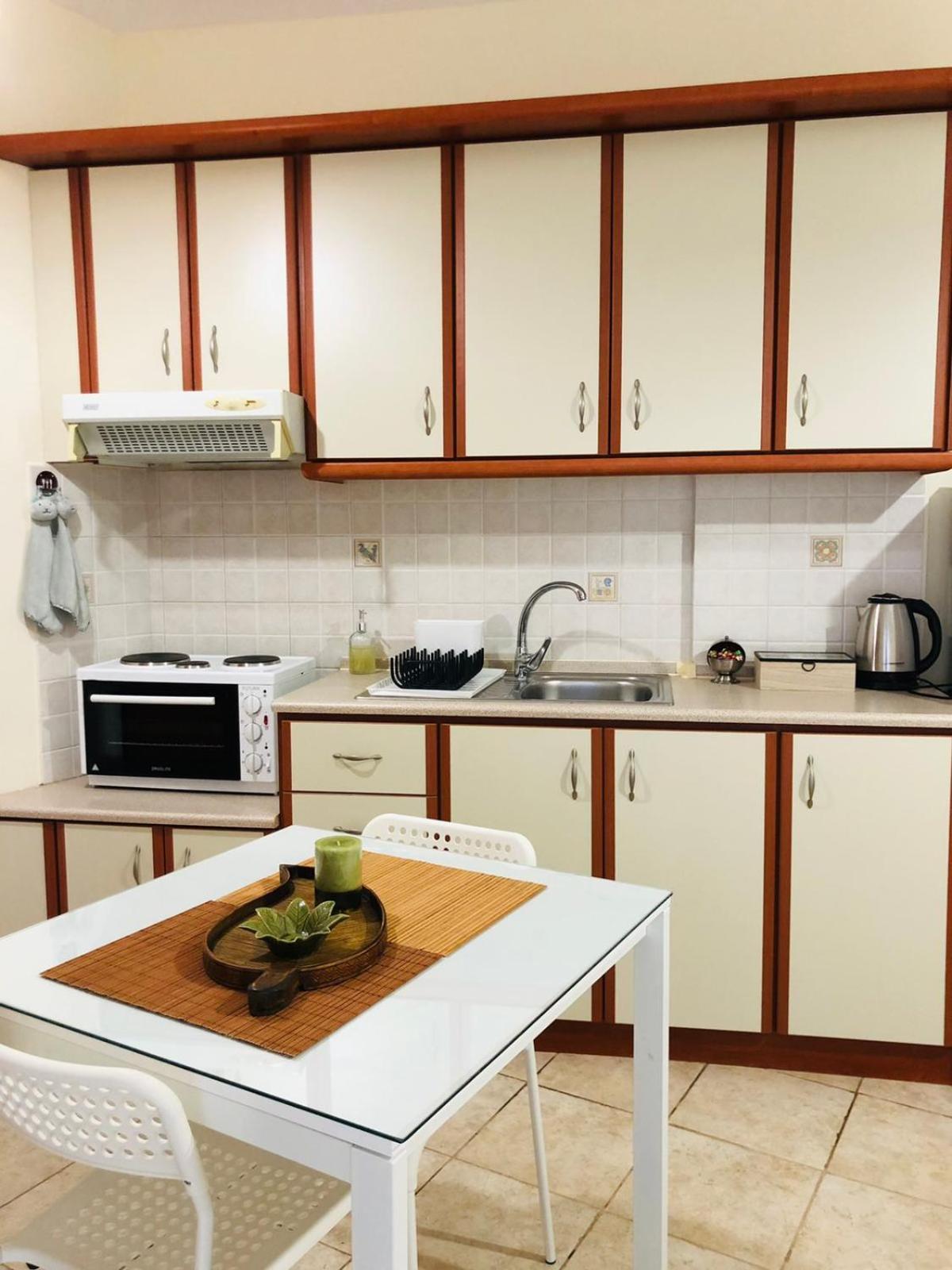 One-Bedroom Apartment - Photo 2