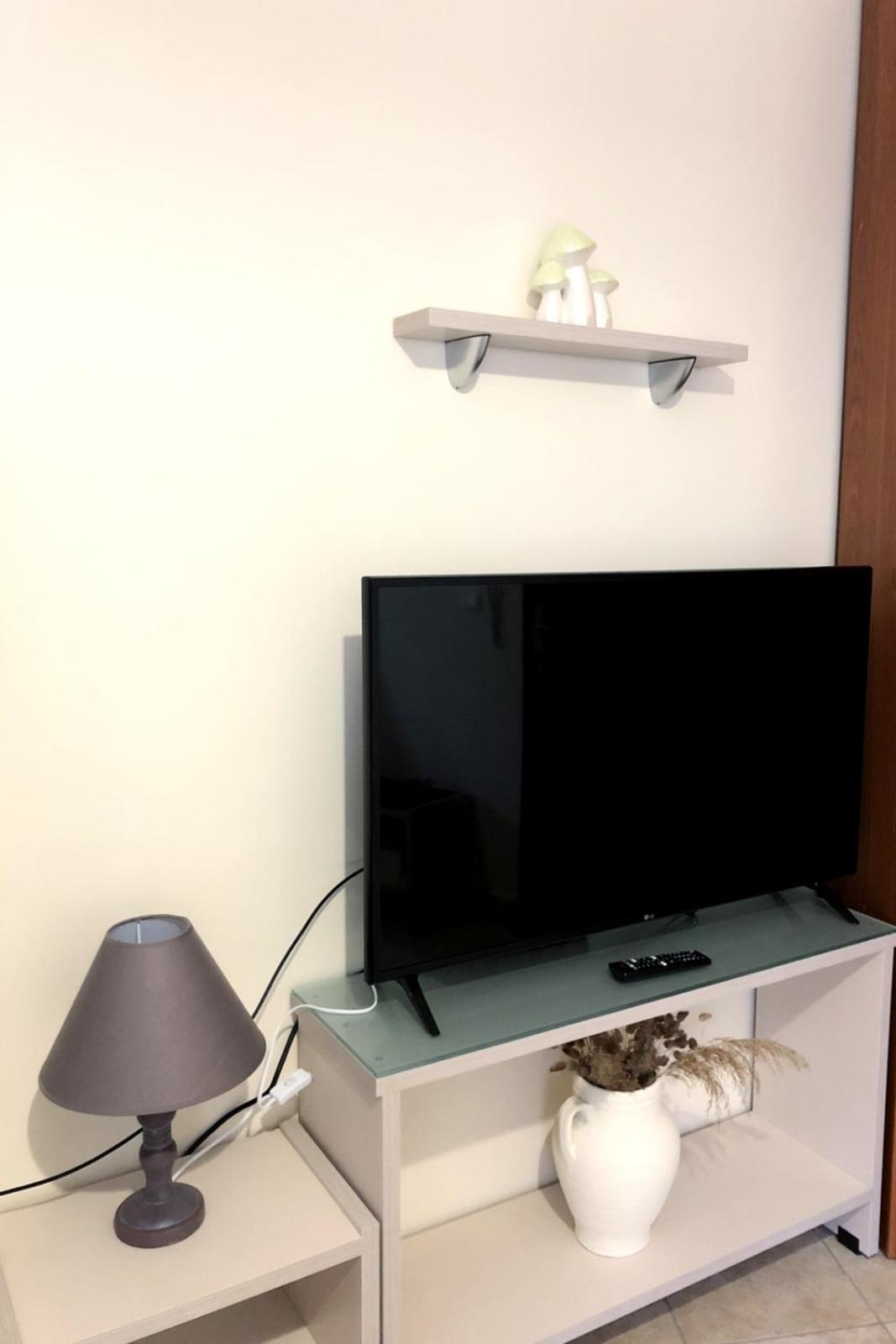 One-Bedroom Apartment - Photo 5