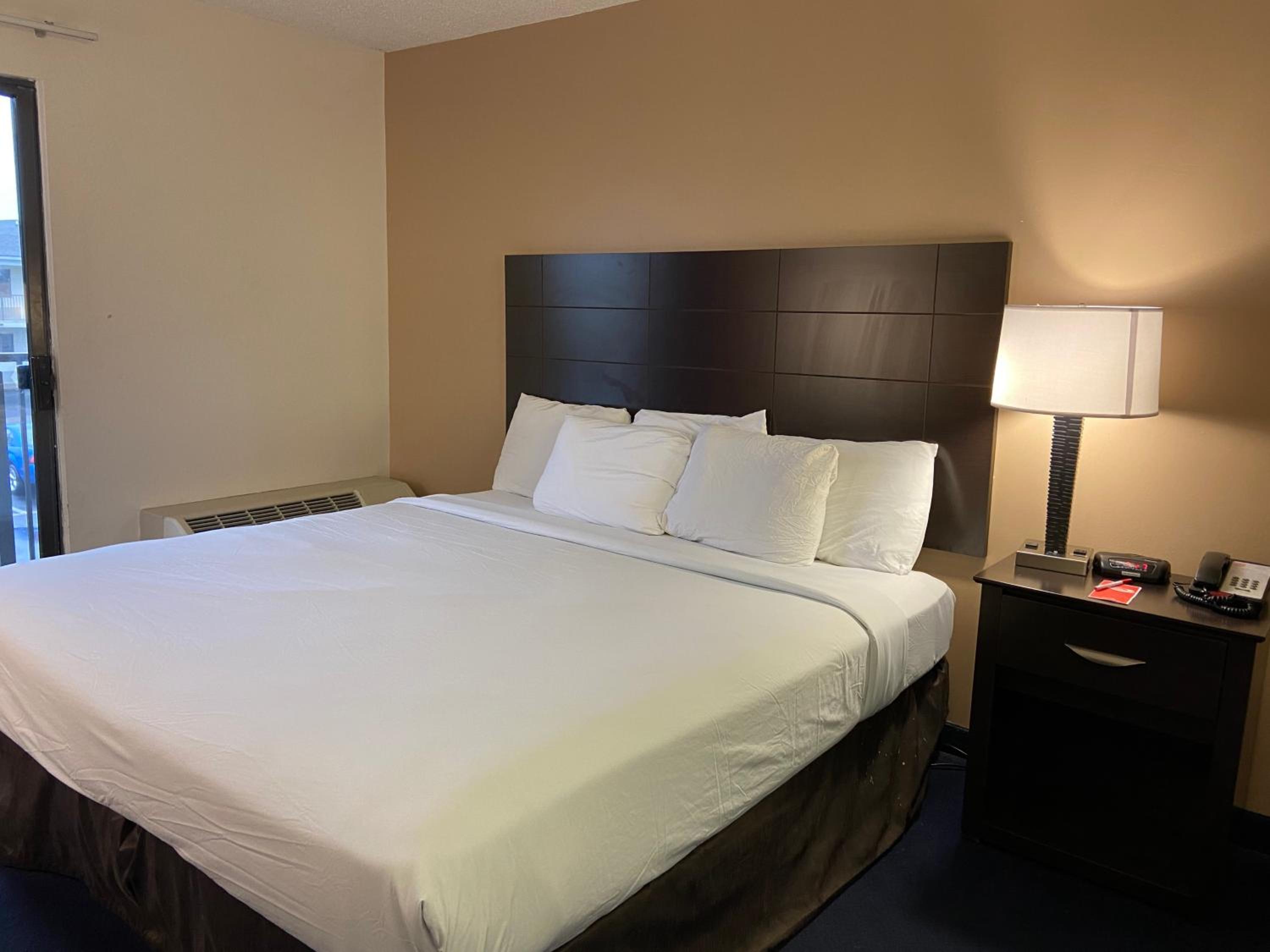 King Room with Whirlpool - Non-Smoking - Photo 3