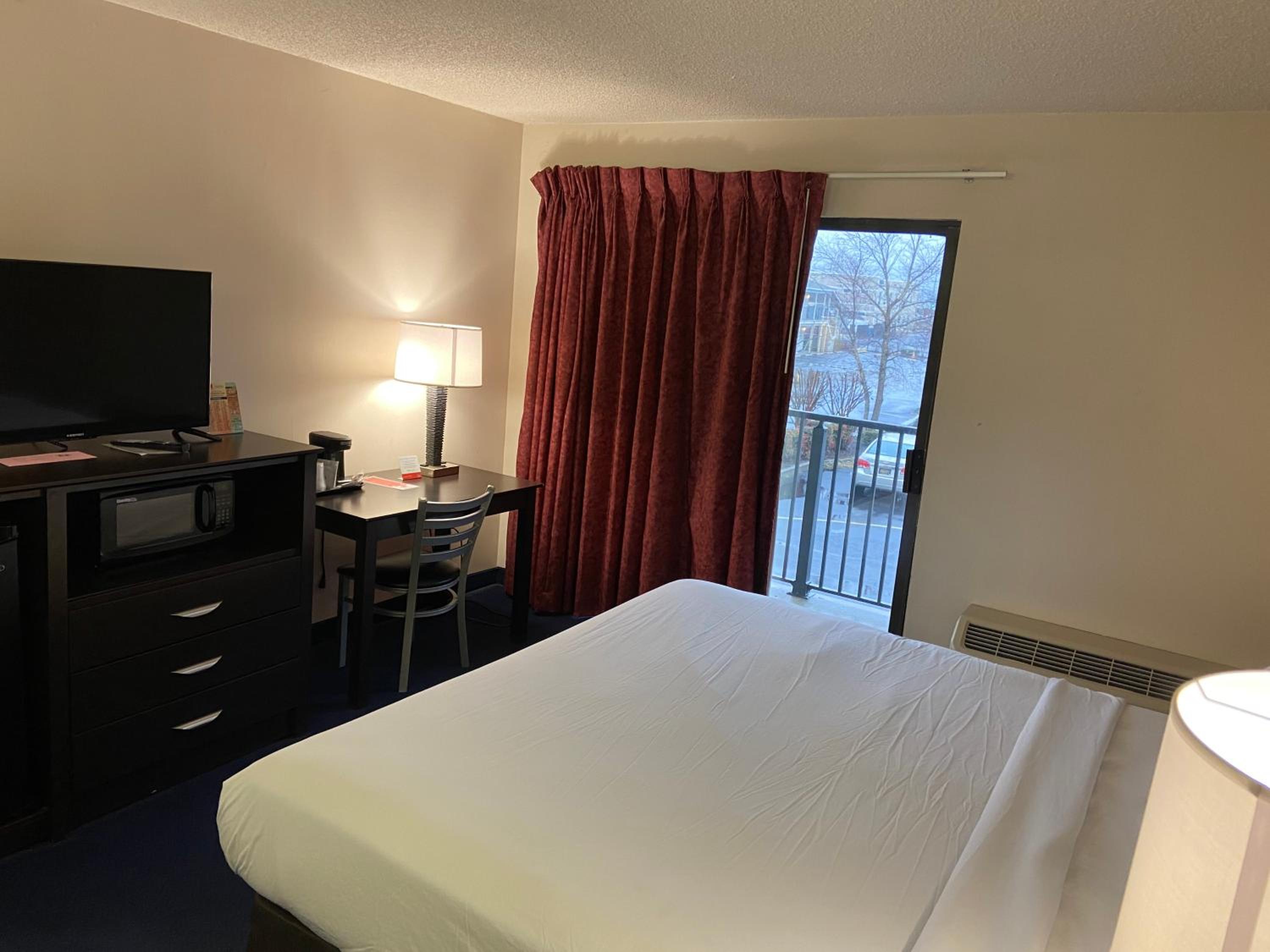 King Room with Whirlpool - Non-Smoking - Photo 7