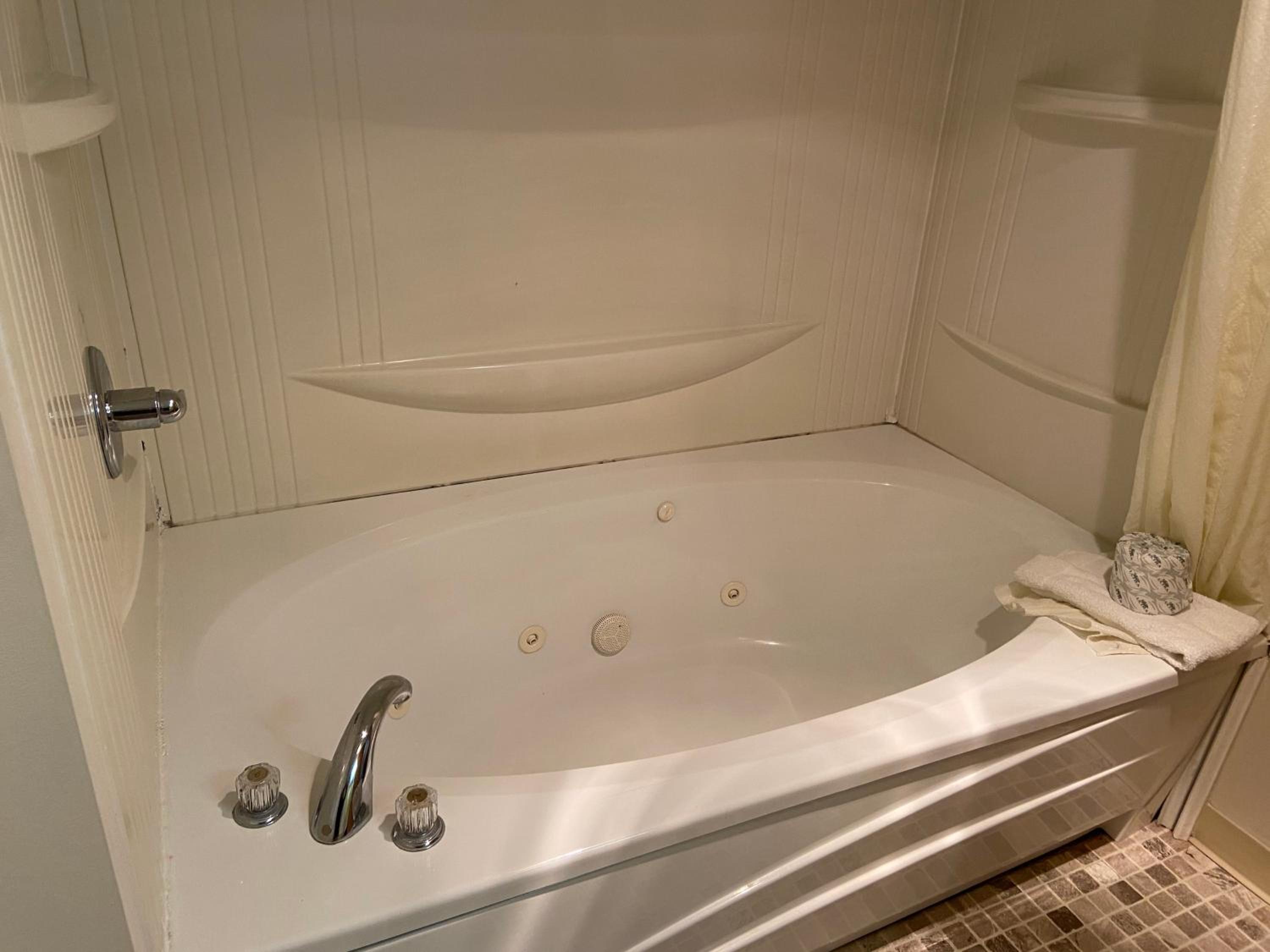 King Room with Whirlpool - Non-Smoking - Photo 2