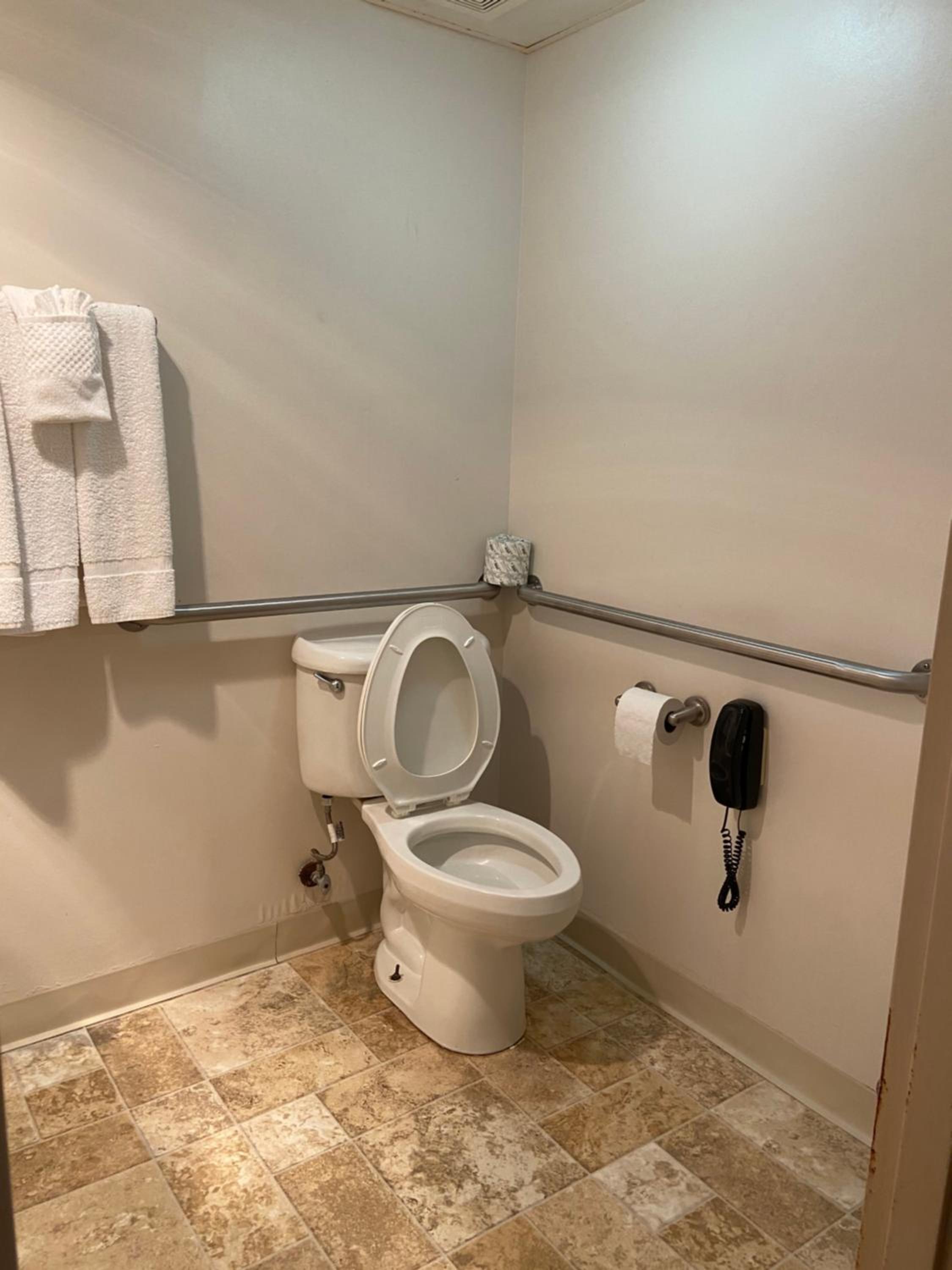 King Room - Accessible/Non-Smoking - Photo 3