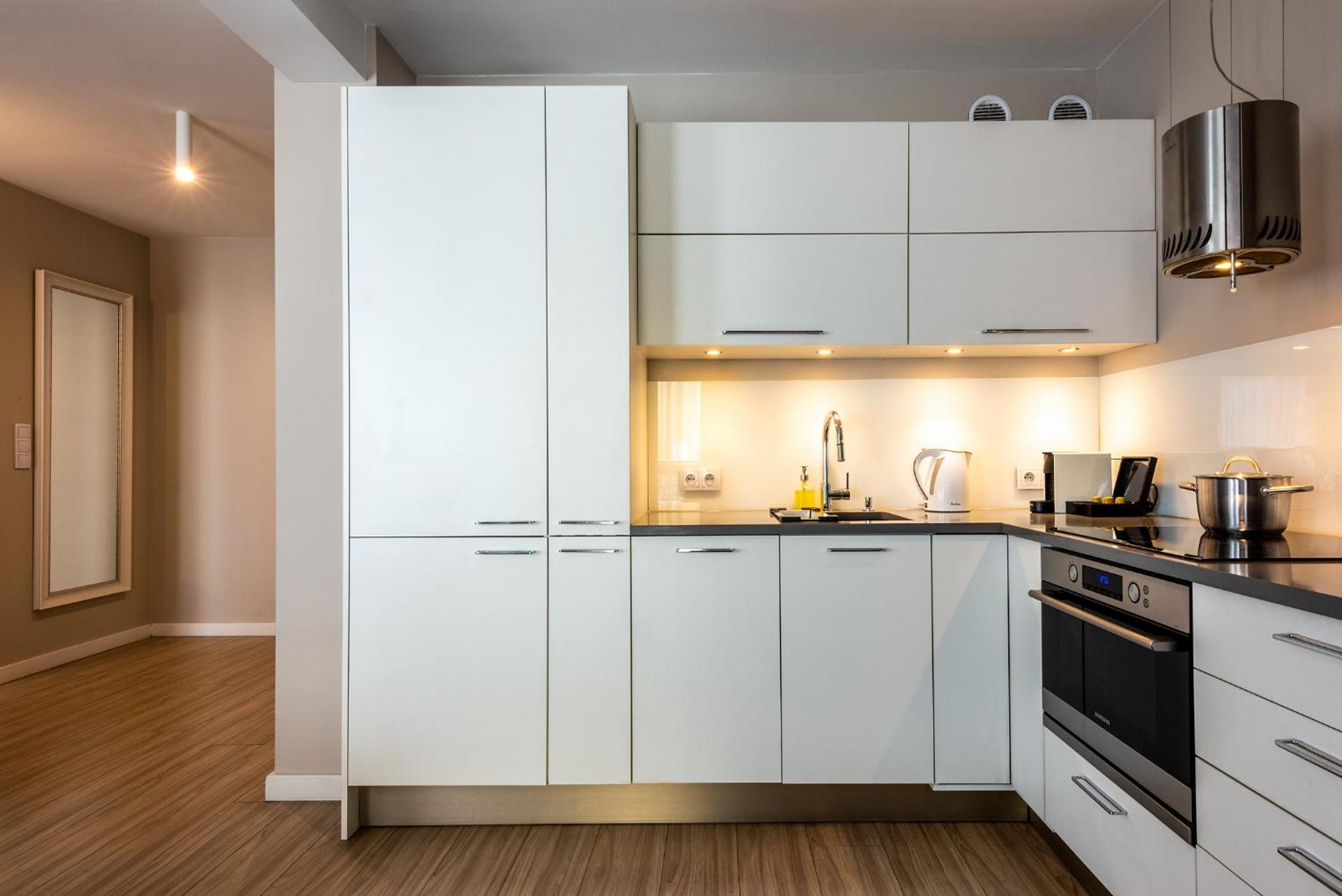 Deluxe One-Bedroom Apartment - Photo 19