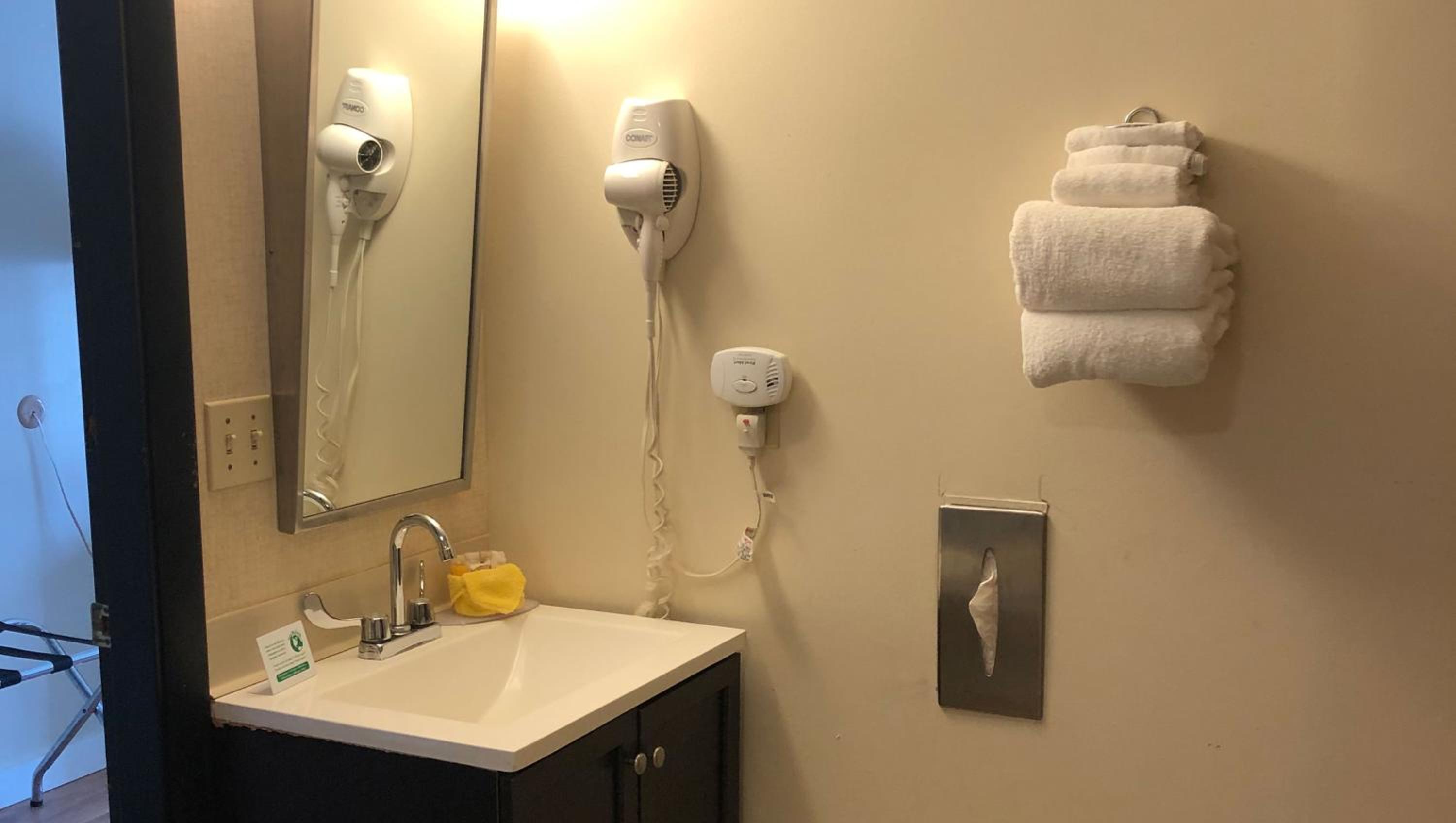 Queen Room - Disability Access - Photo 2