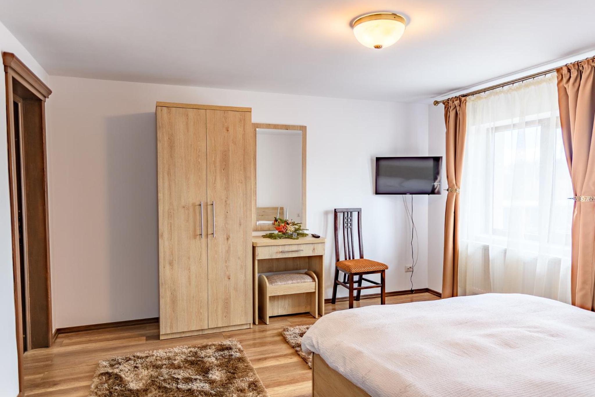 Double Room with Park View - Photo 1