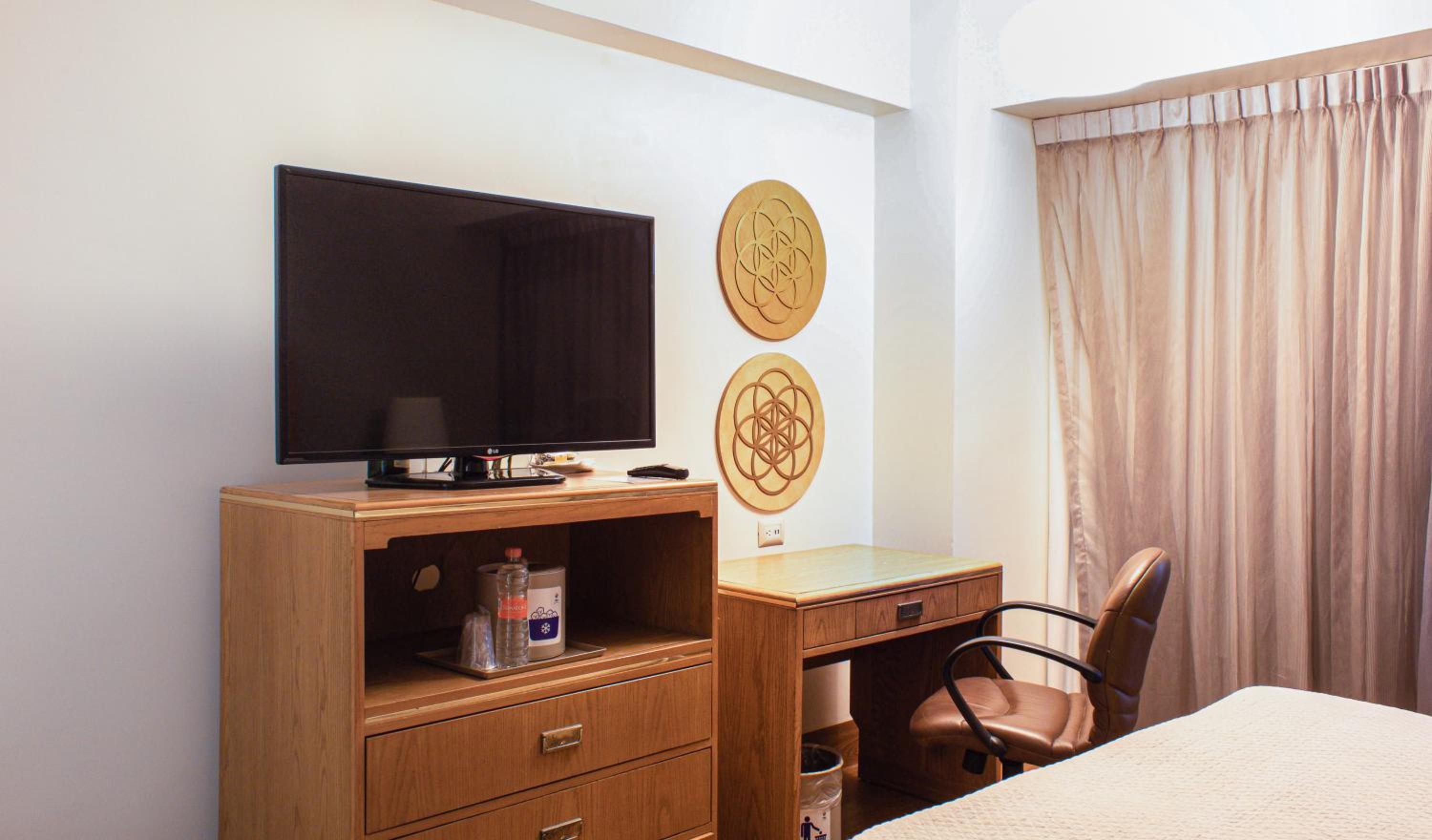 Deluxe King Room - Photo 3