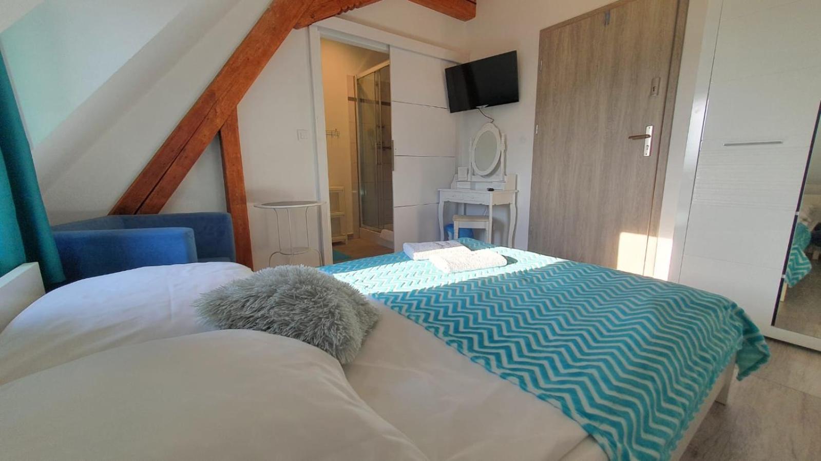 Double Room - Photo 5