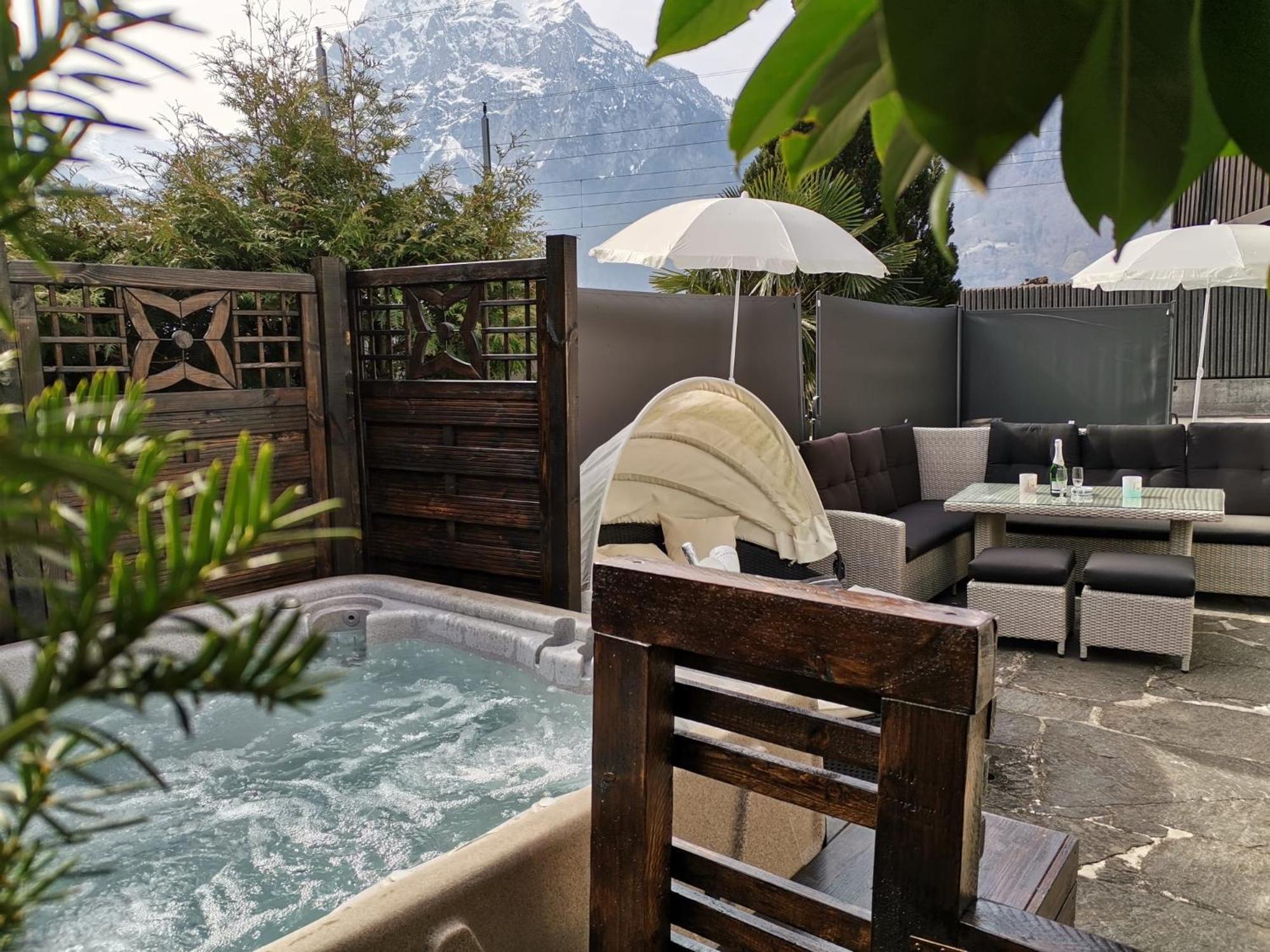 Deluxe Apartment jacuzzi - Photo 1