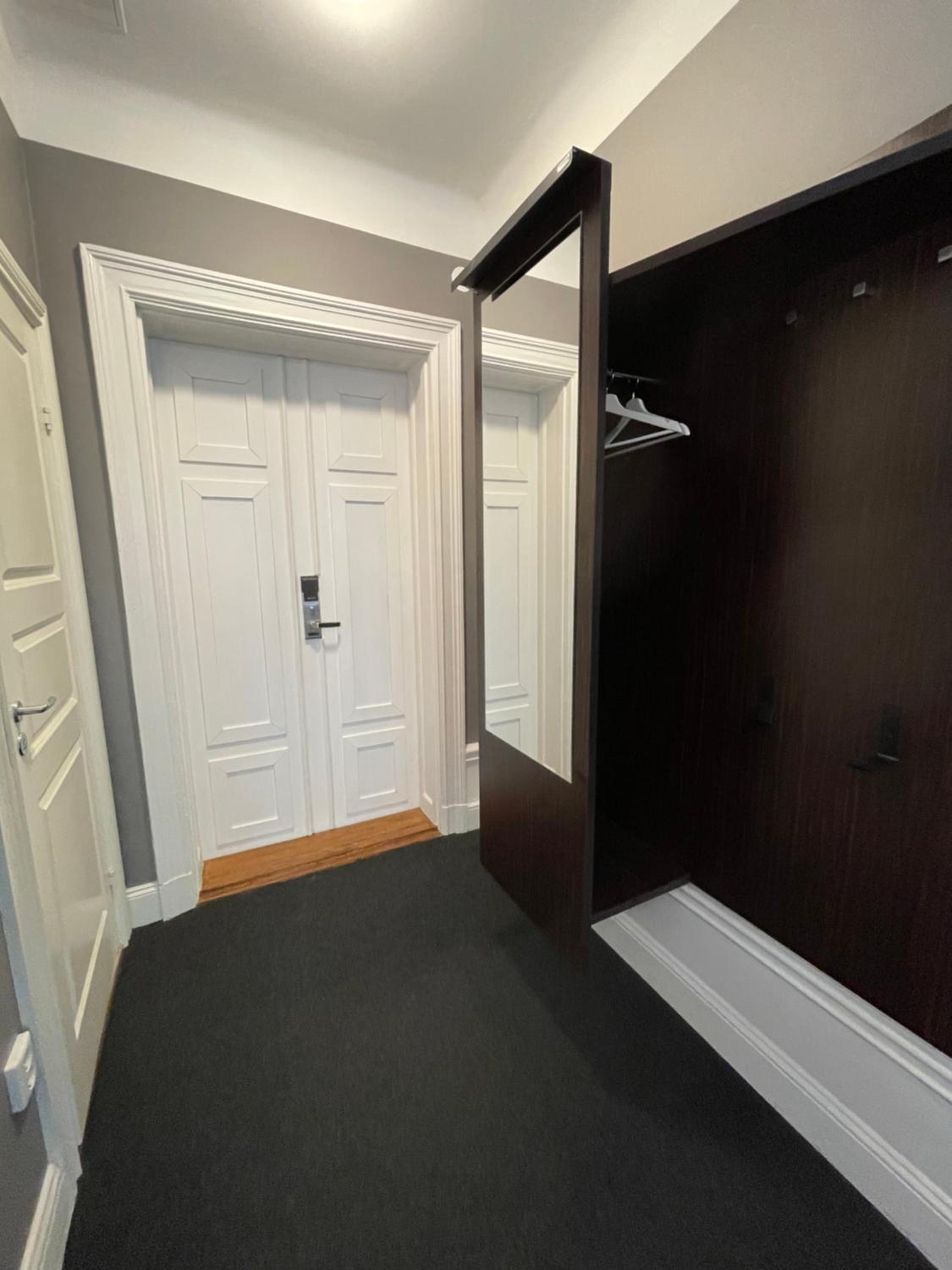 Double Room - Photo 7