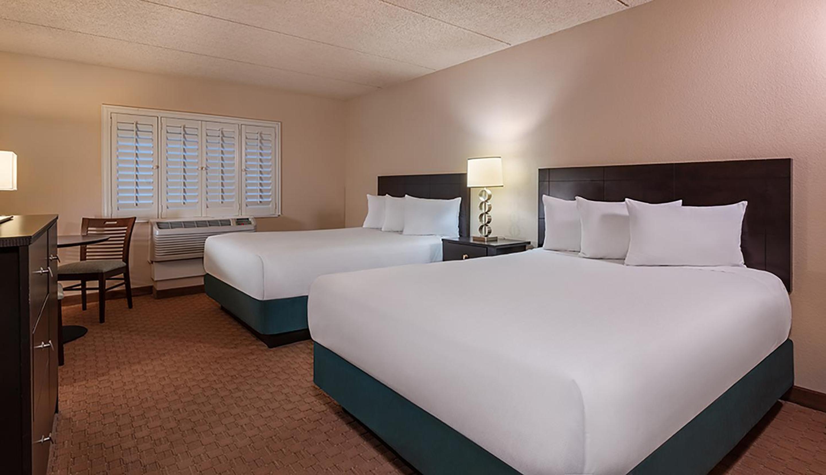 EAST DELUXE ROOM 2 QUEEN NON-SMOKING - Photo 4