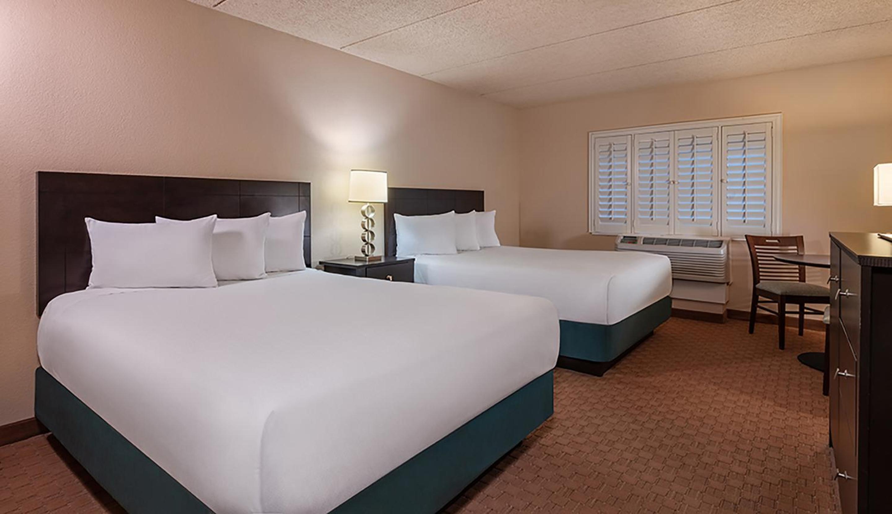 EAST DELUXE ROOM 2 QUEEN NON-SMOKING - Photo 1