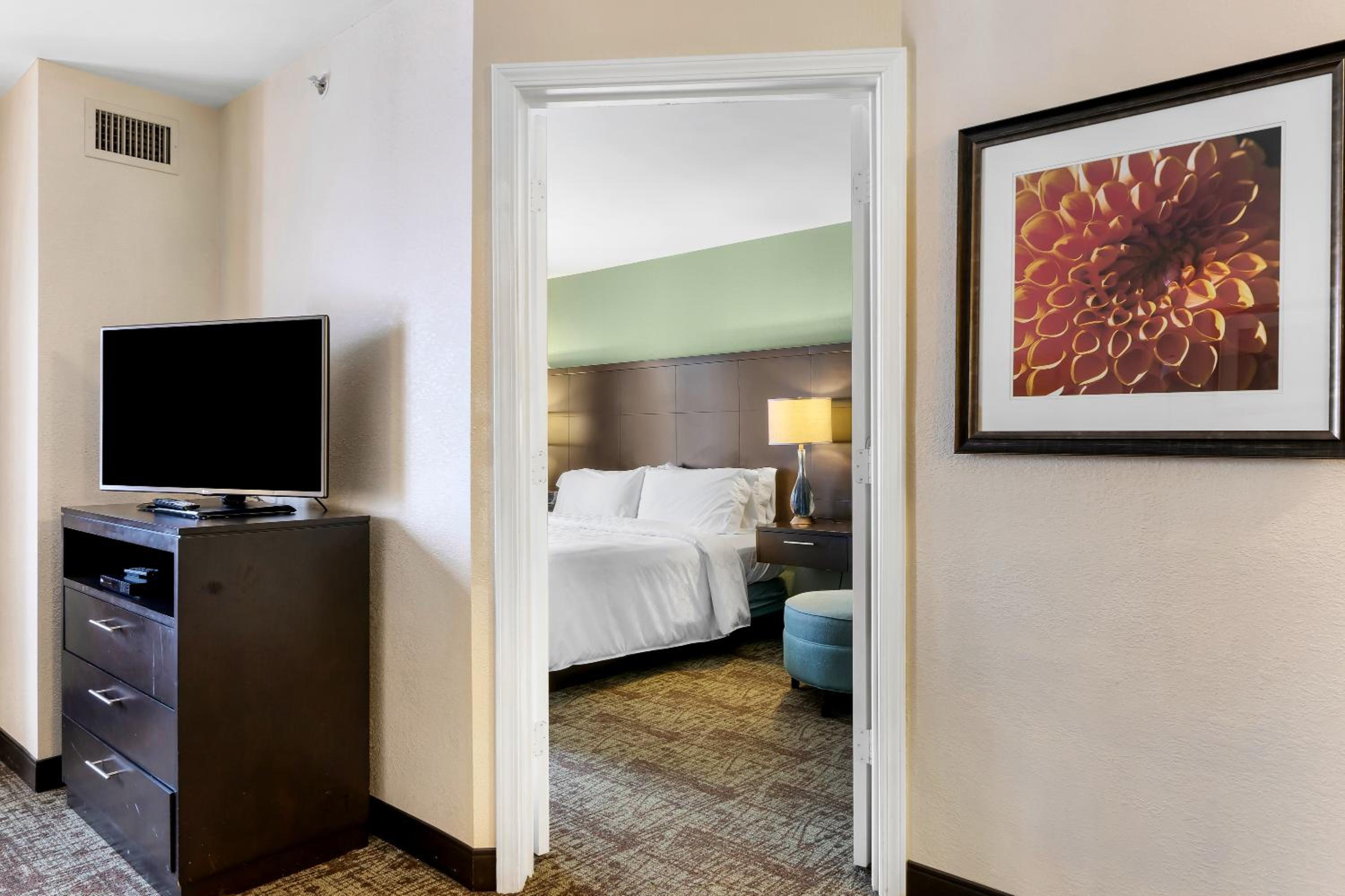 One-Bedroom Queen Suite - Photo 1