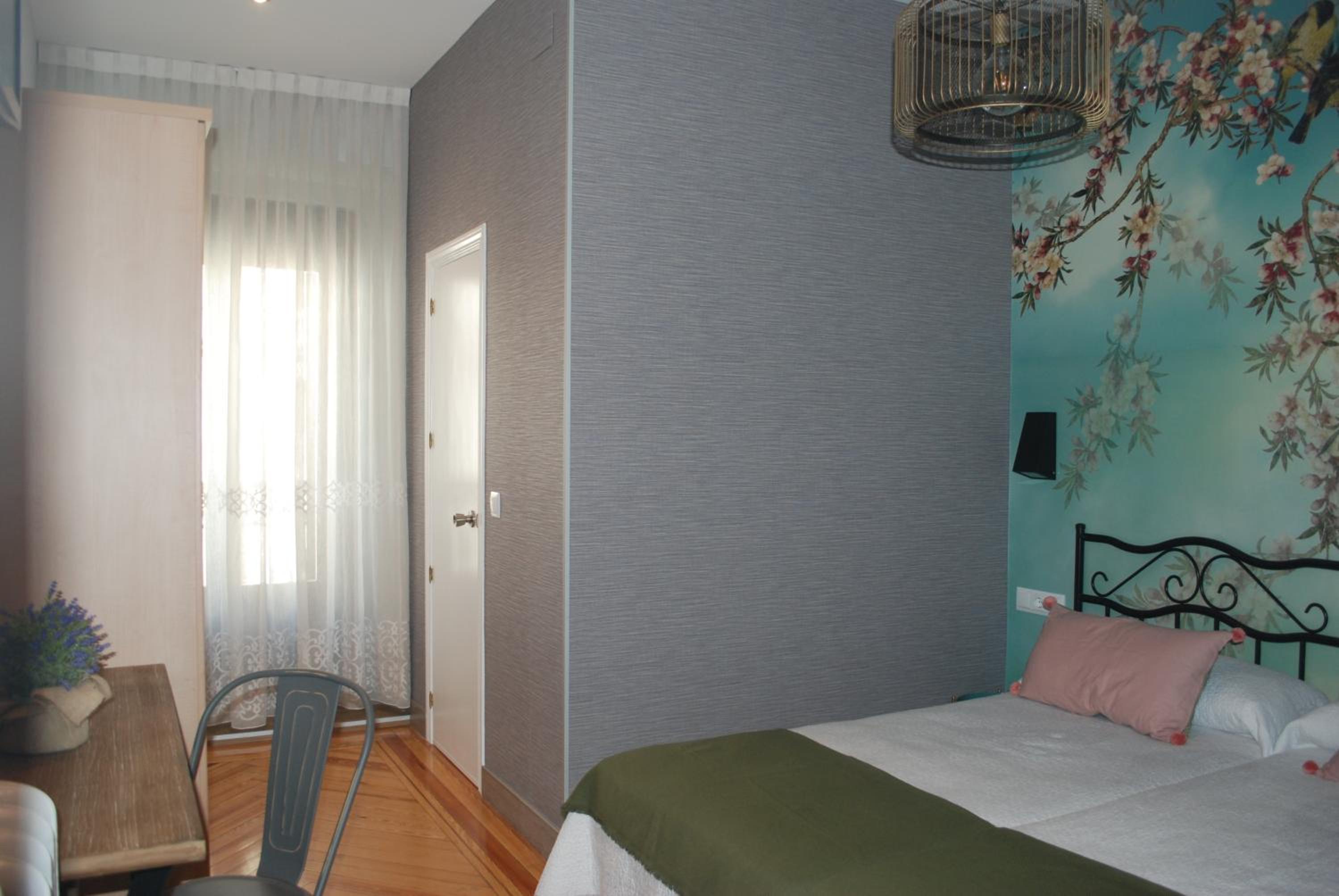 Twin Room with Private Bathroom photo 3