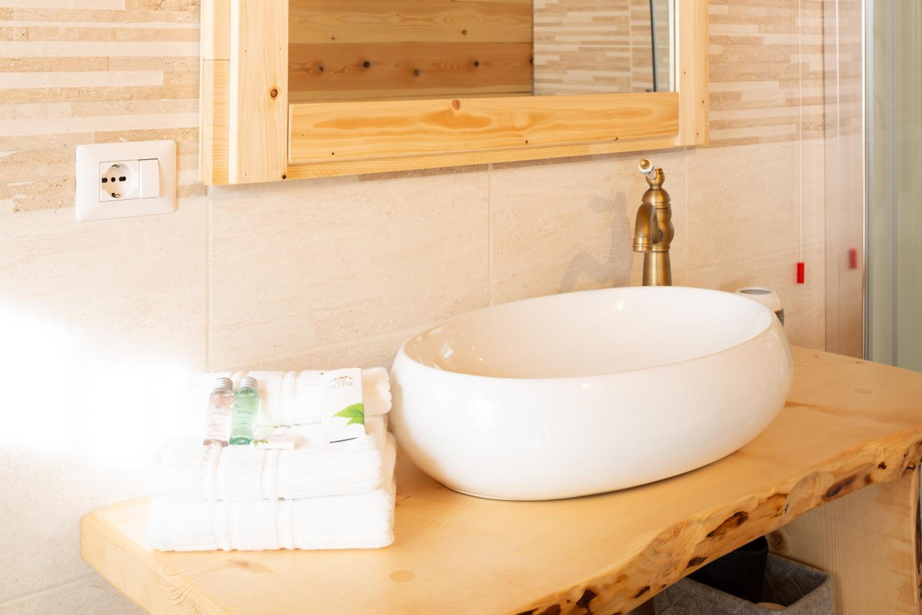 Double Room with Private Bathroom - Photo 4