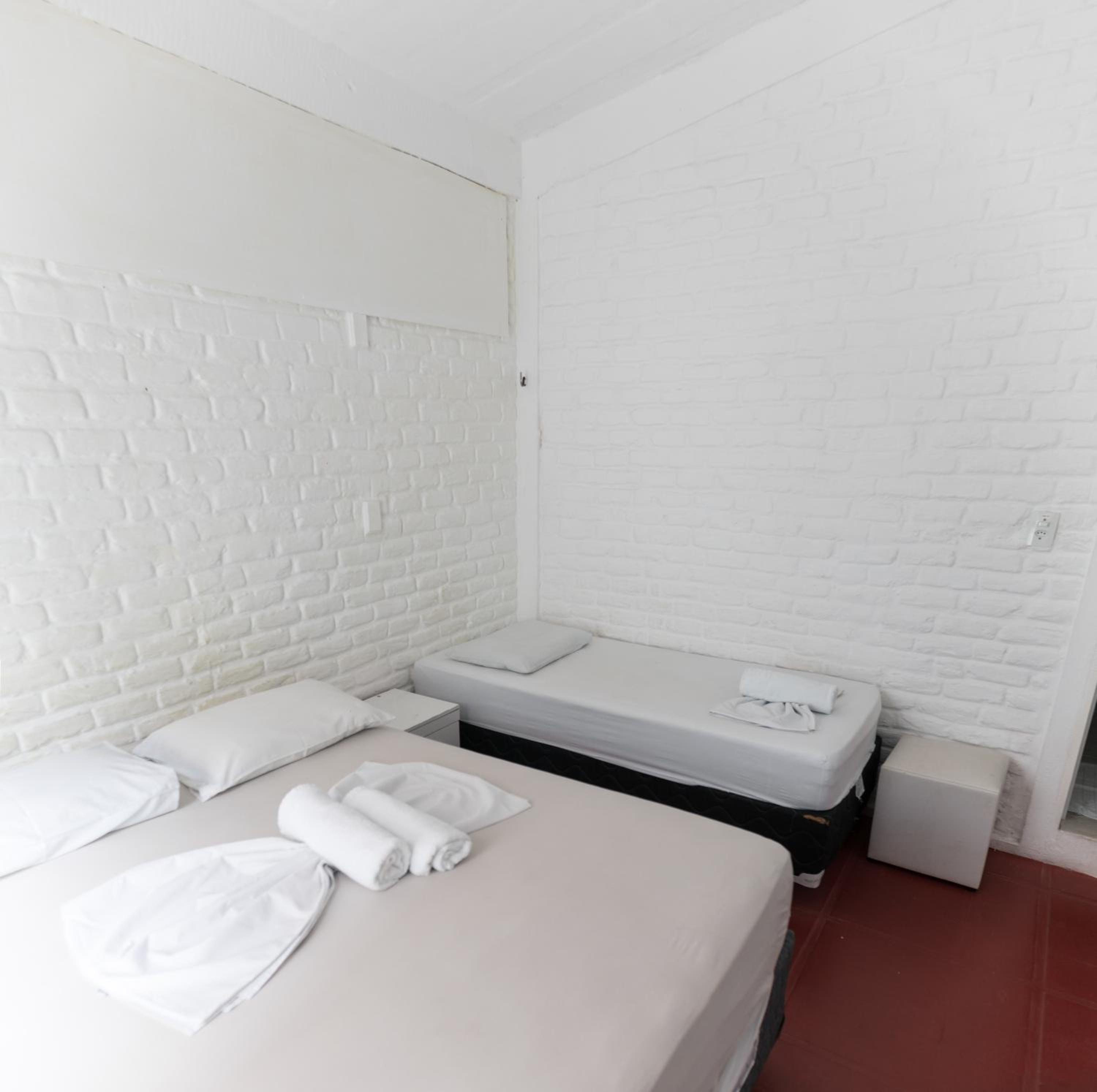 Triple Room with Balcony - Photo 19
