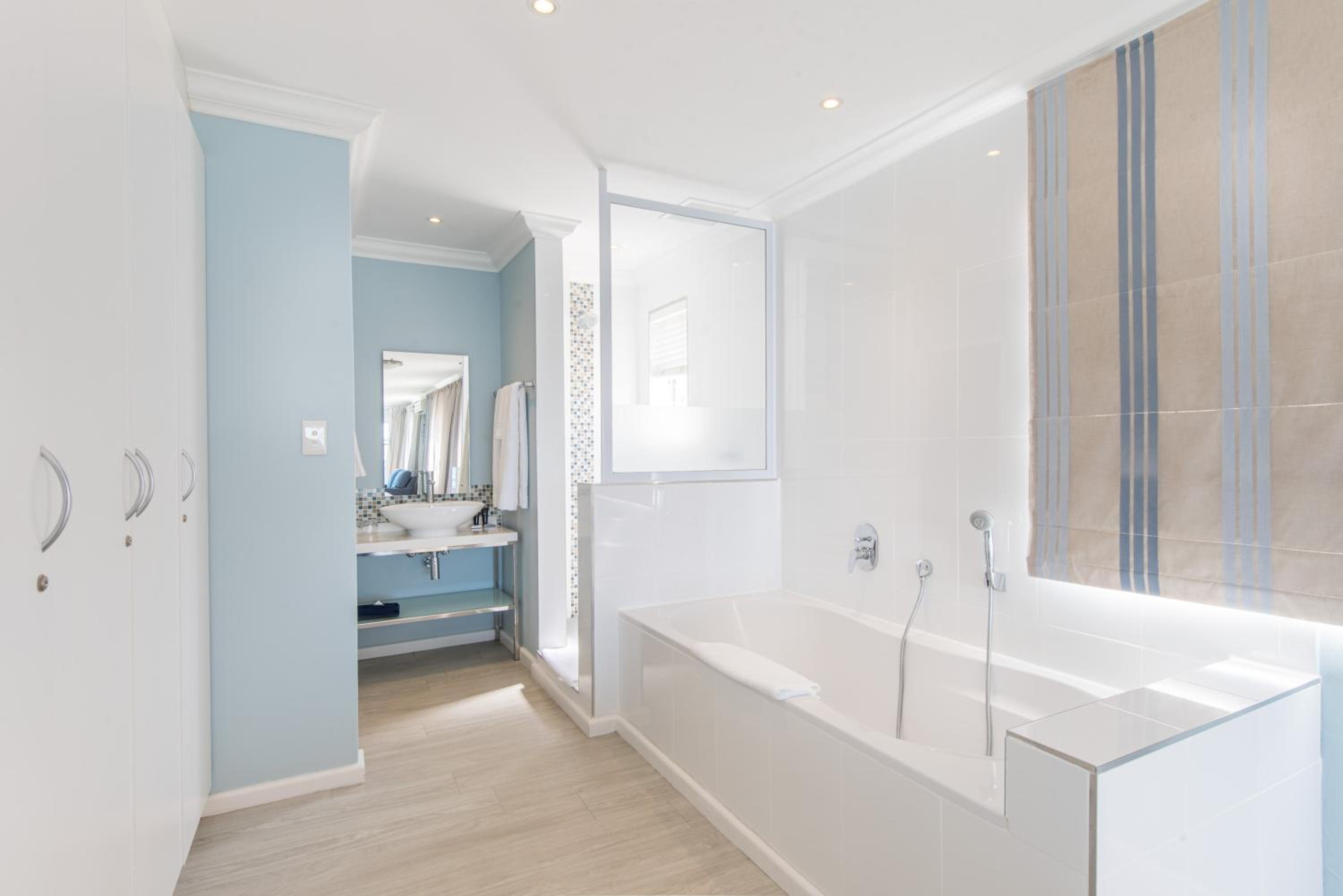 Suite with Sea View - Photo 4