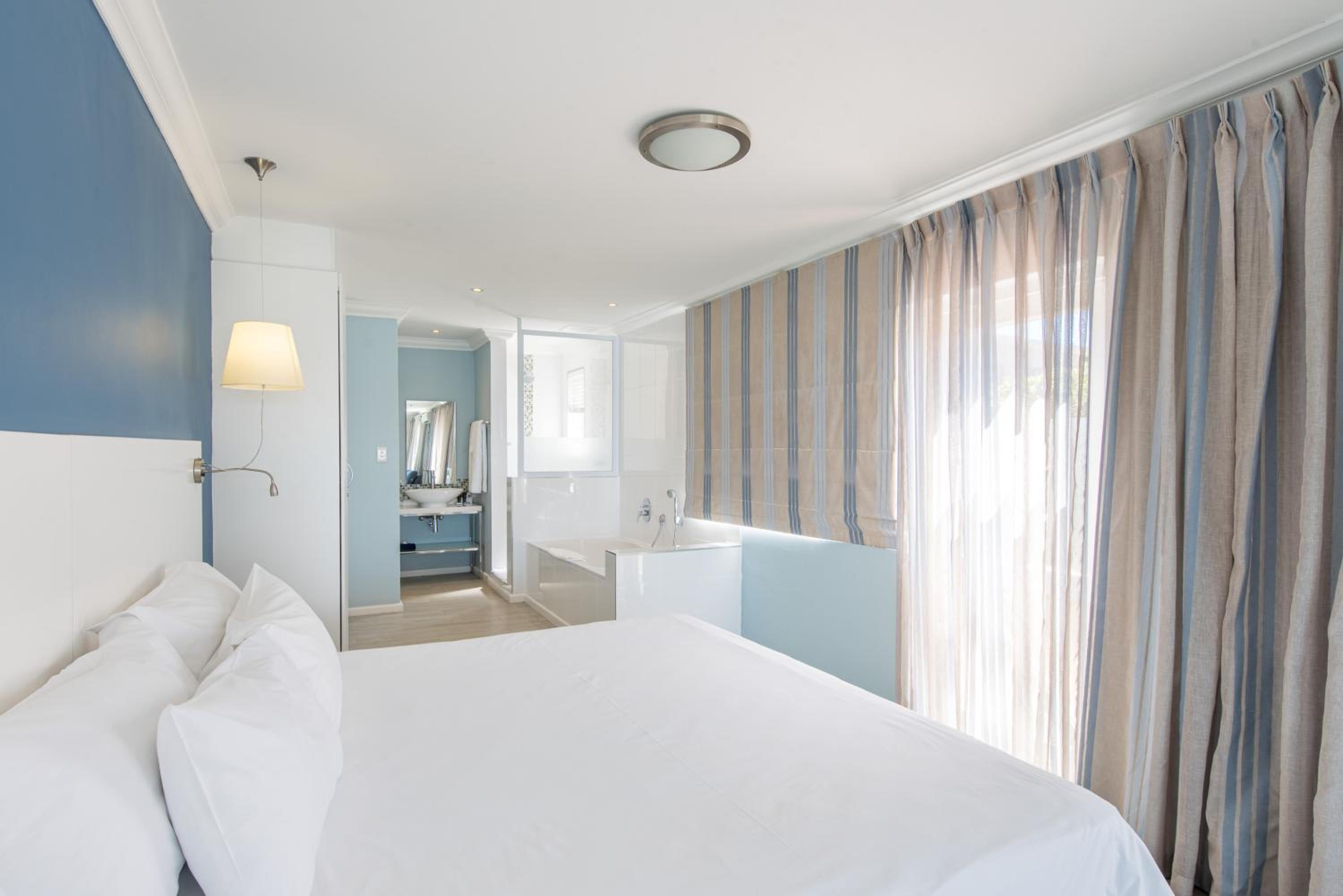 Suite with Sea View - Photo 3