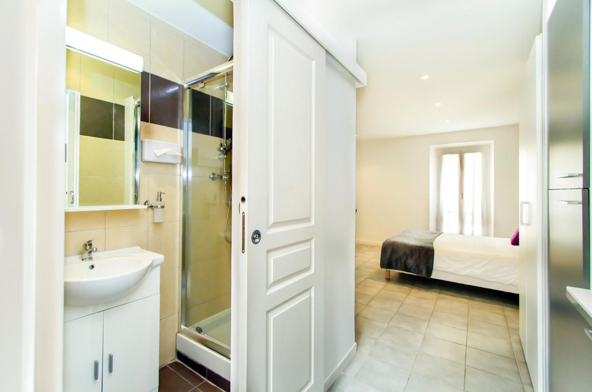 Studio (2 Adults) - Photo 4