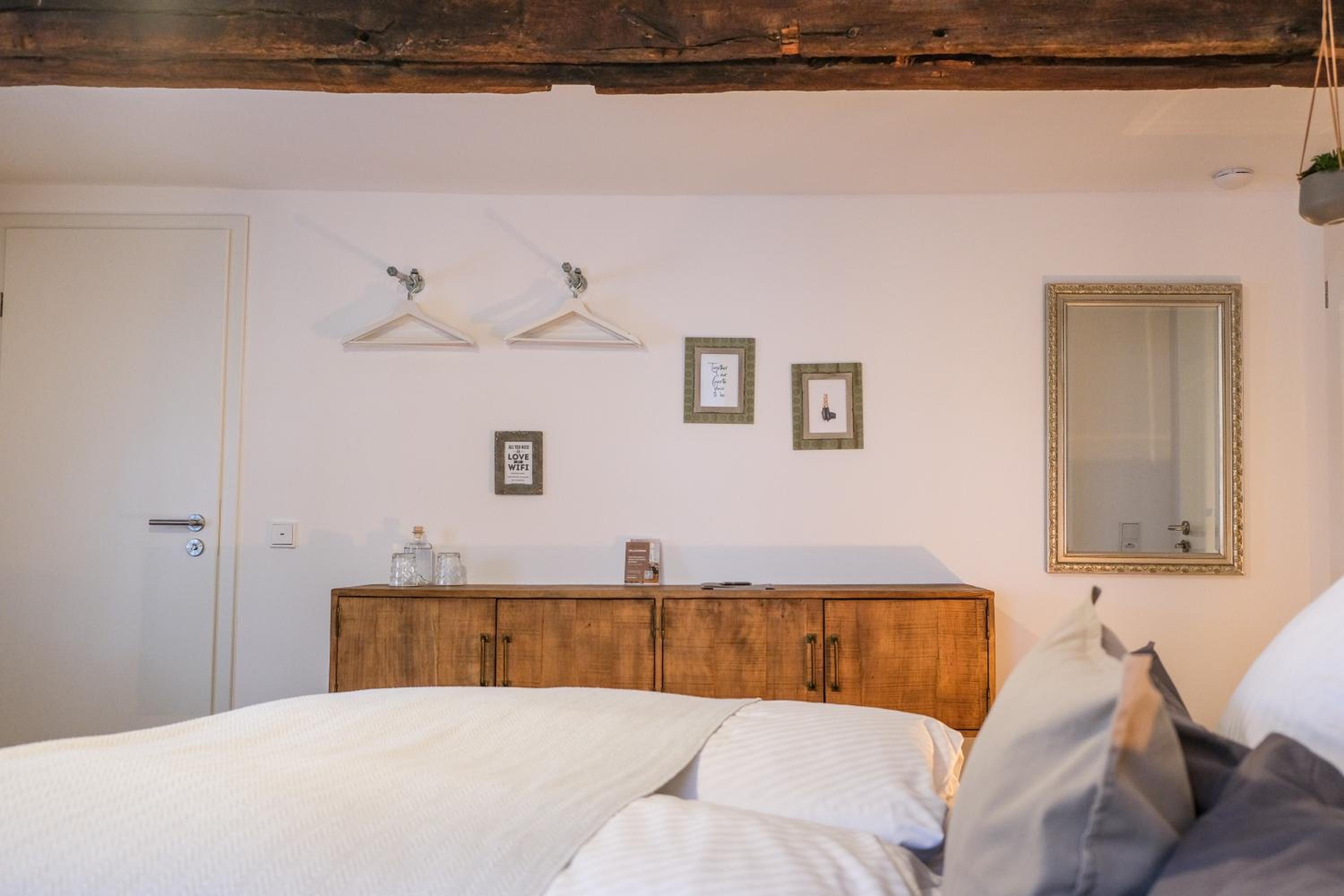 Superior King Room - Photo 12