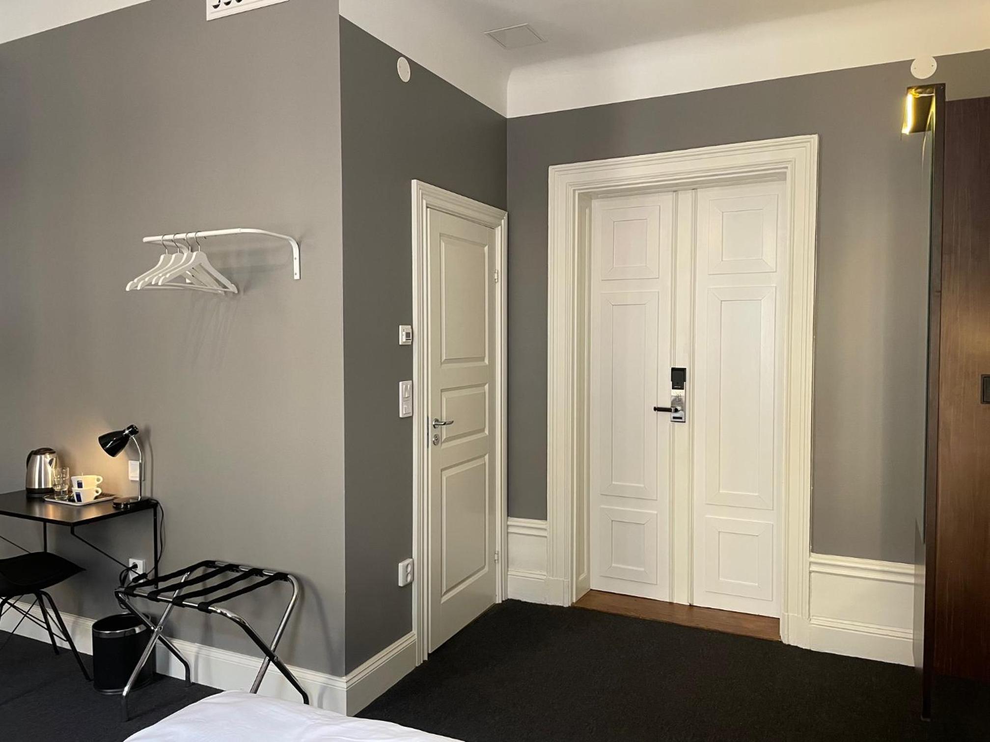 Deluxe Double Room - Photo 7