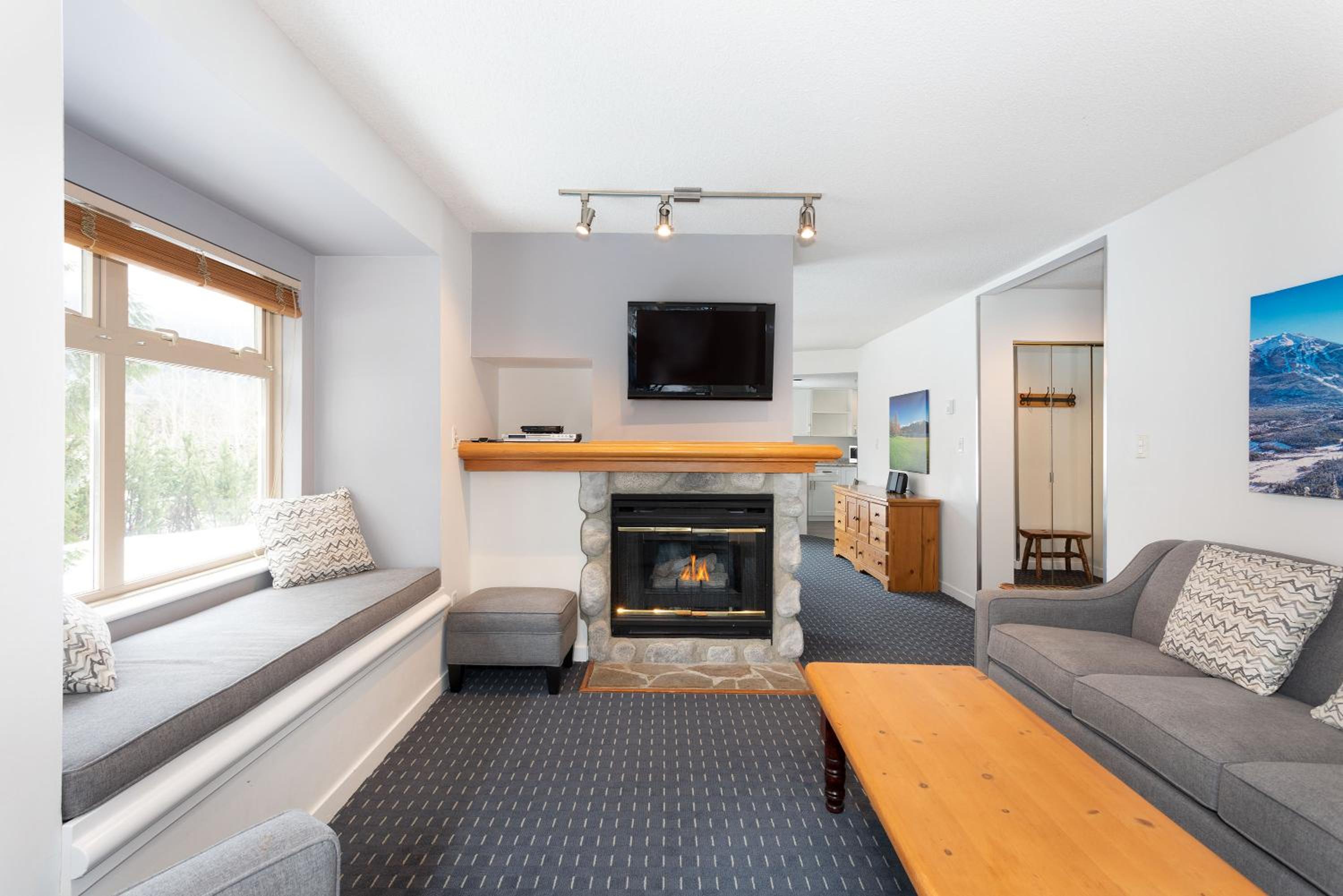 Condo, 2 Bedrooms (Unit 117) photo 3