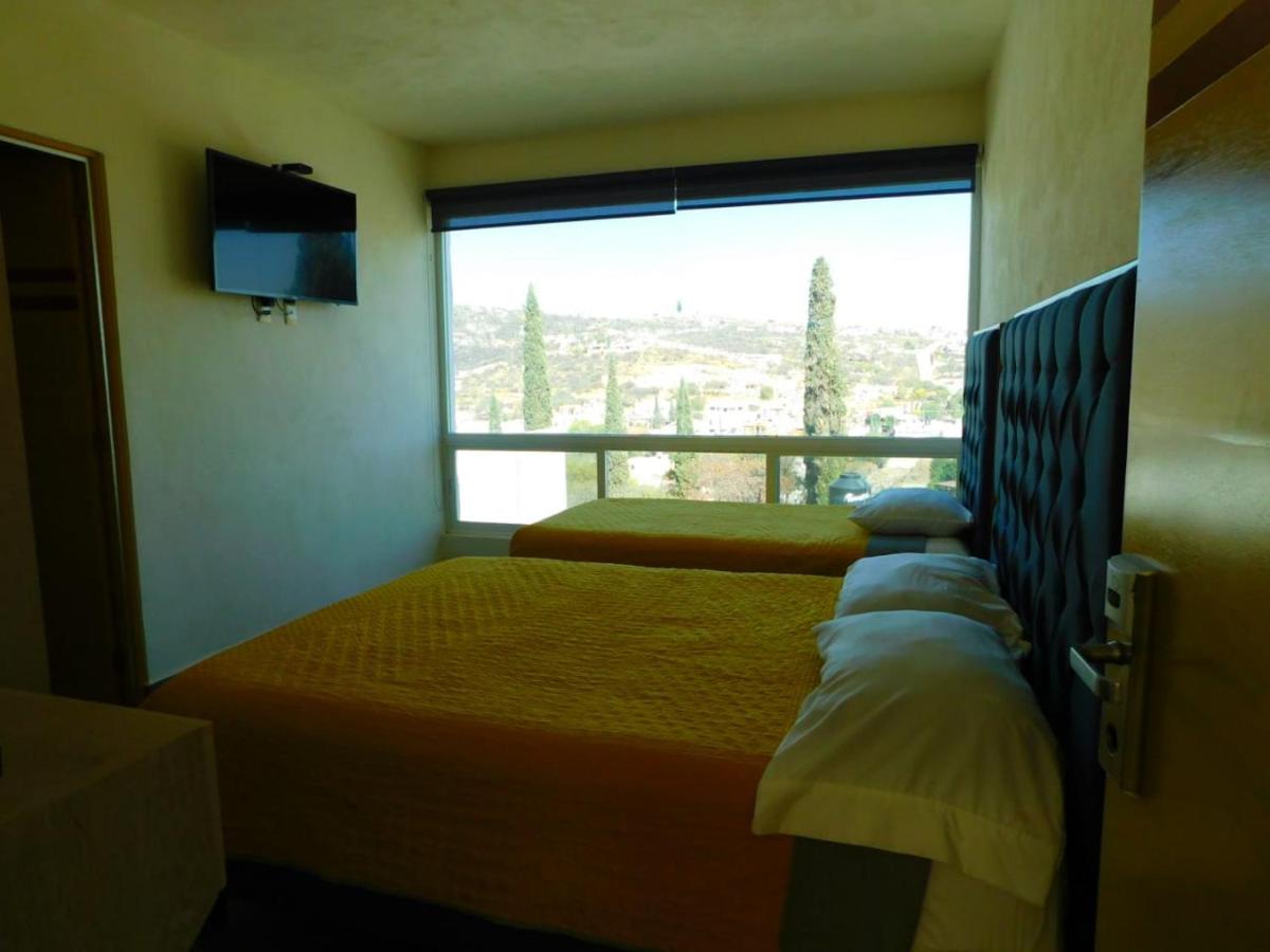 Deluxe Room (2 Adults + 1 Child) photo 2