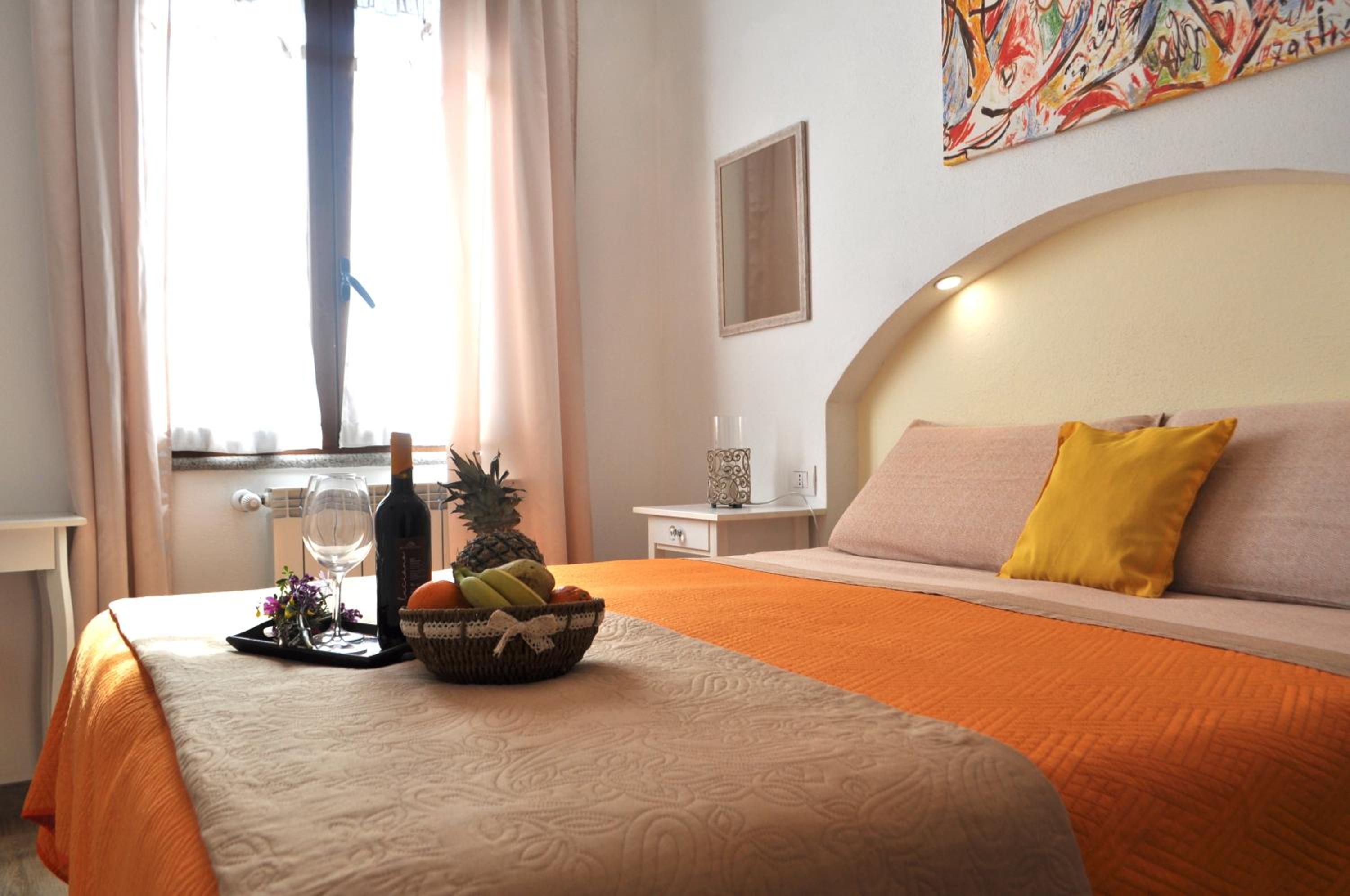 Double Room with Private Bathroom - Photo 1