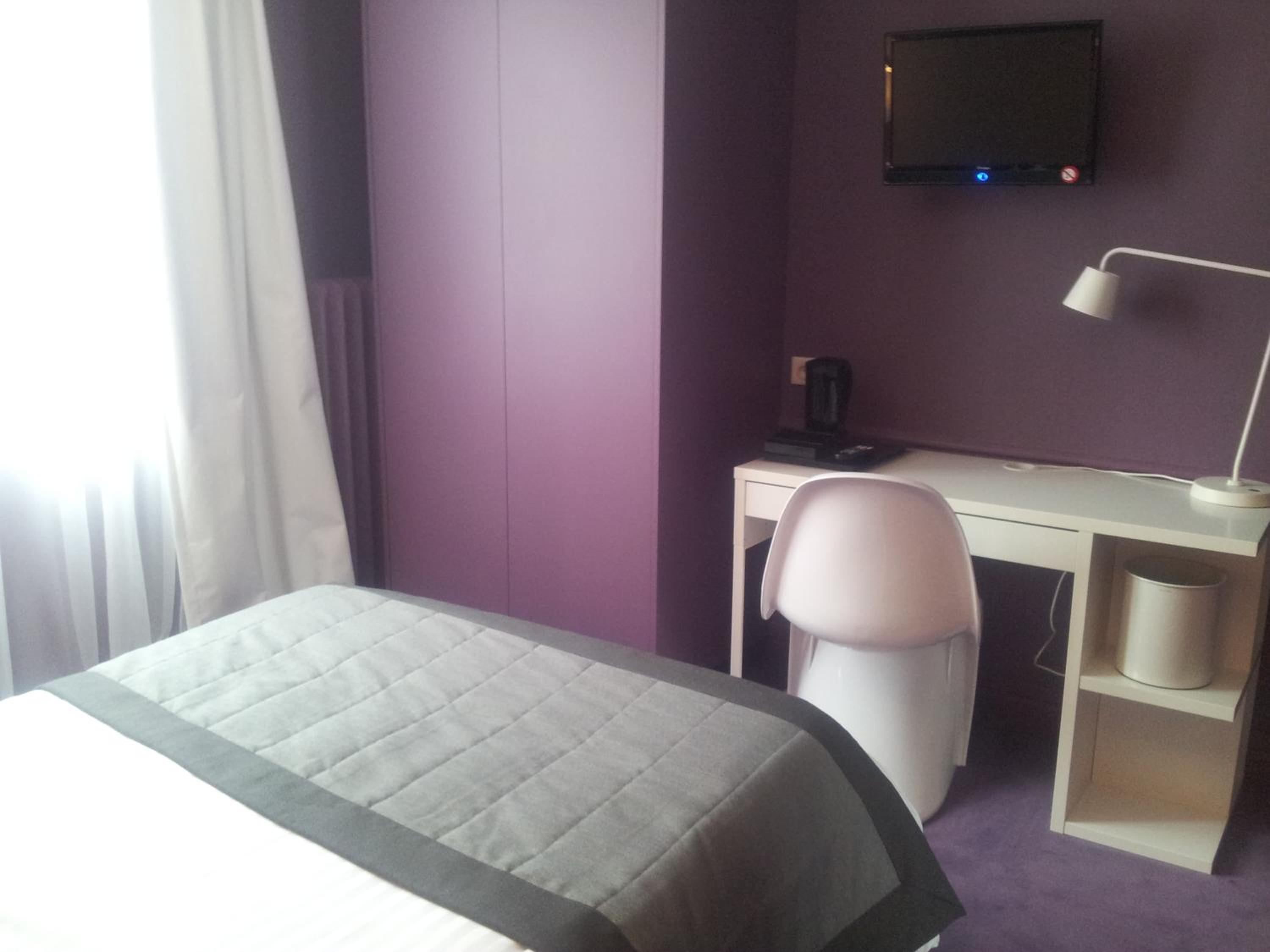 Double Room With Breakfast, Half Bottle Of Champagne And Visit Of  A Prestigious House Of Champagne (For 2 People) photo 3