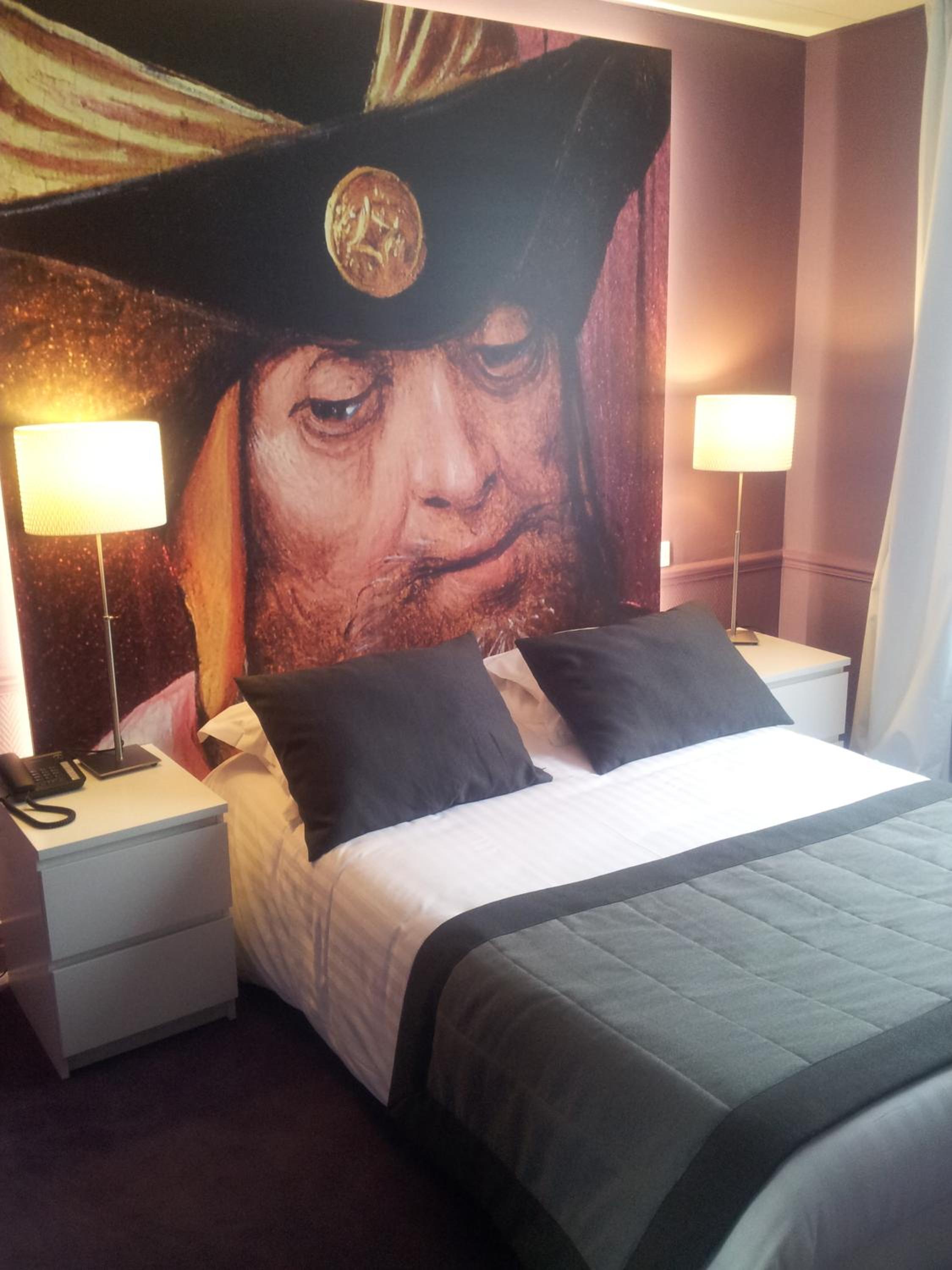 Double Room With Breakfast, Half Bottle Of Champagne And Visit Of  A Prestigious House Of Champagne (For 2 People) photo 2