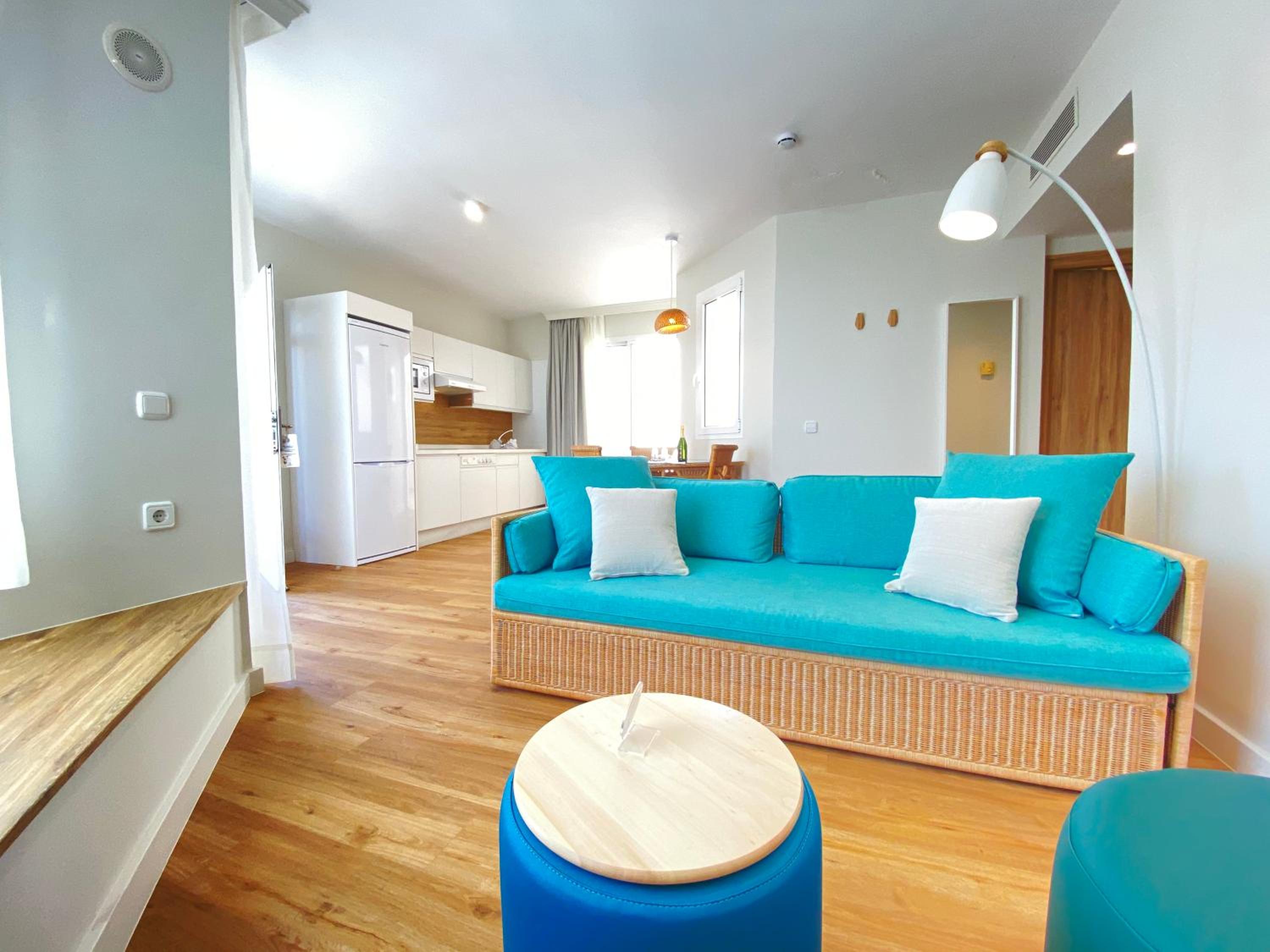 Suite Junior (1 Adulto + 3 Niños) Suite Junior (1 Adulto + 3 Niños)