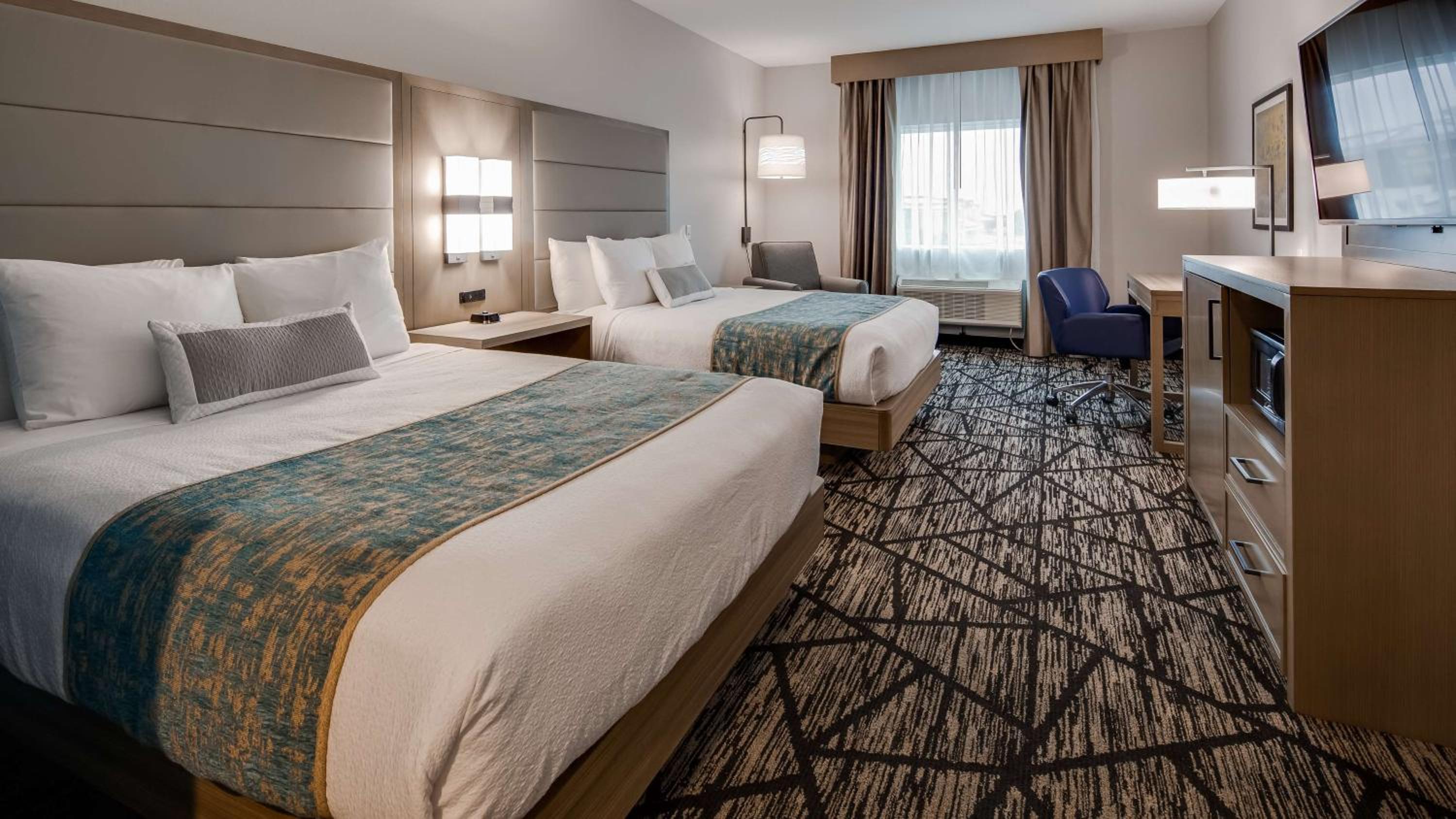 Queen Room with Two Queen Beds - Non-Smoking - Photo 1