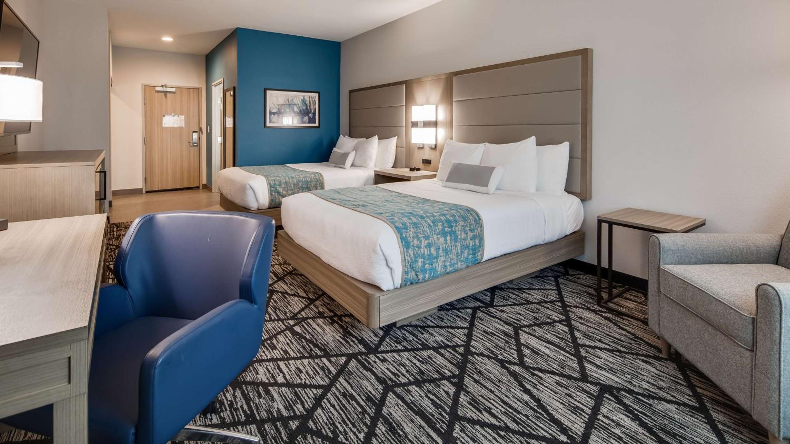 Queen Room with Two Queen Beds - Non-Smoking - Photo 2
