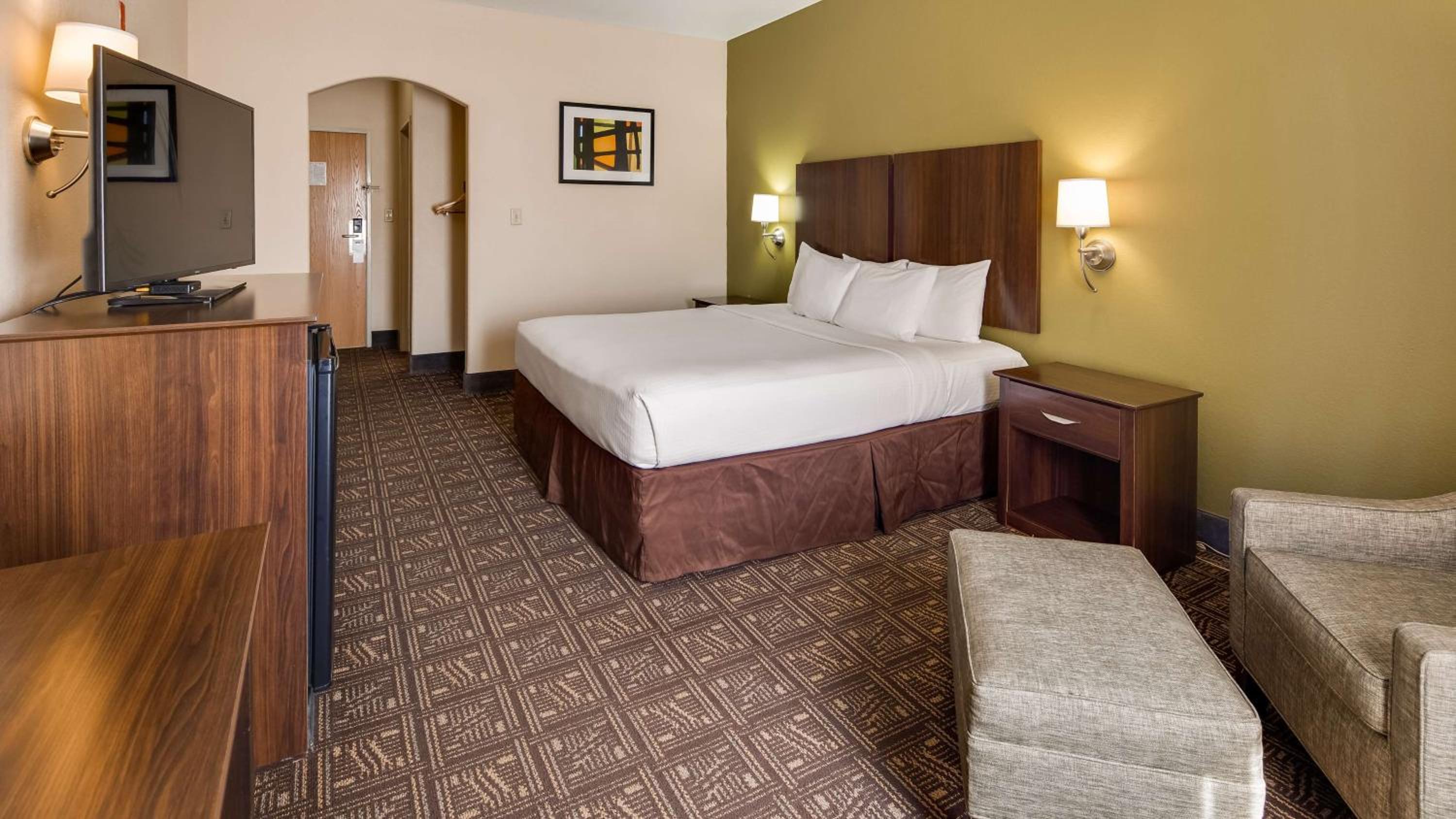 King Room - Non-Smoking - Photo 3