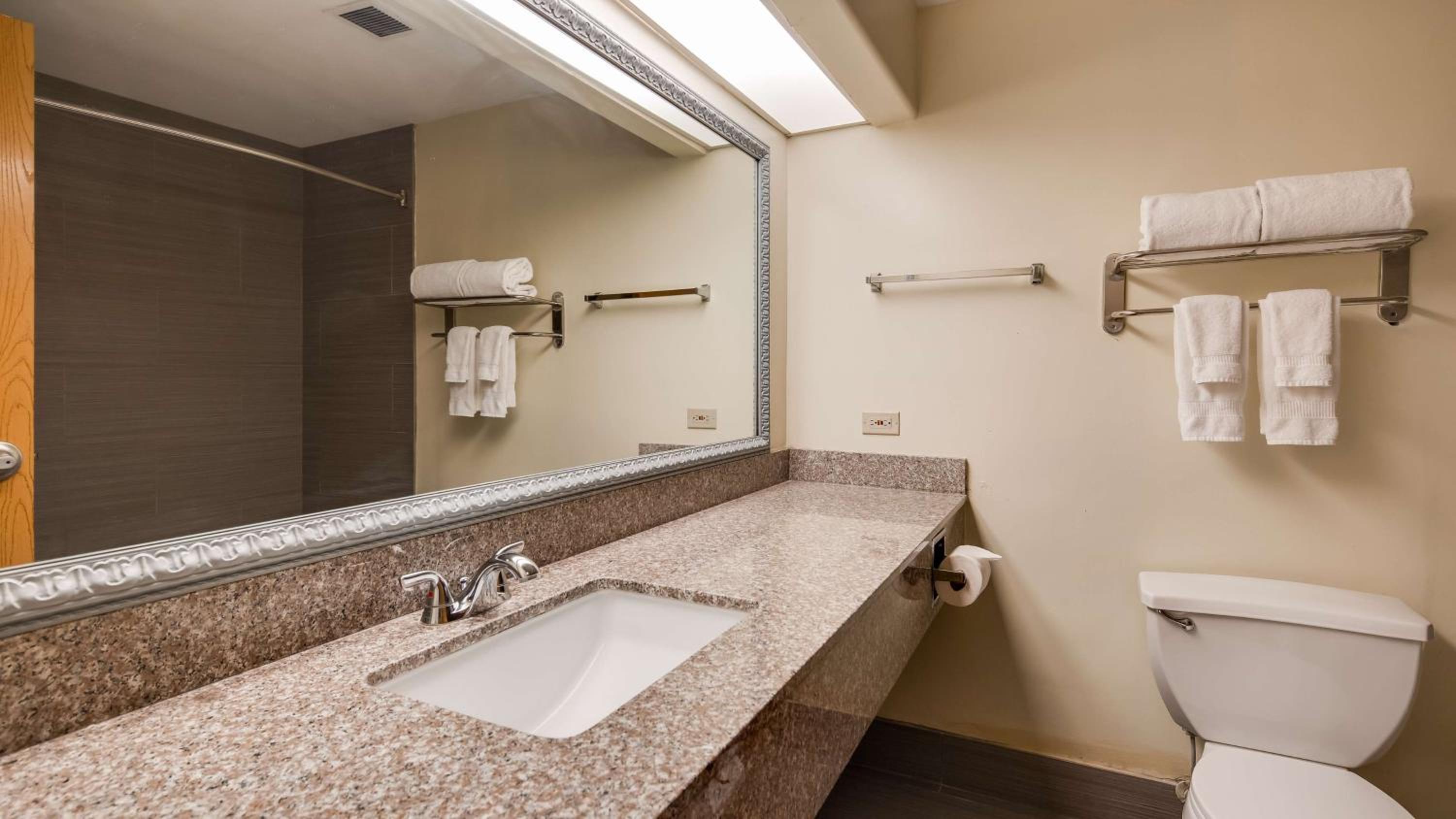 King Room - Non-Smoking - Photo 2