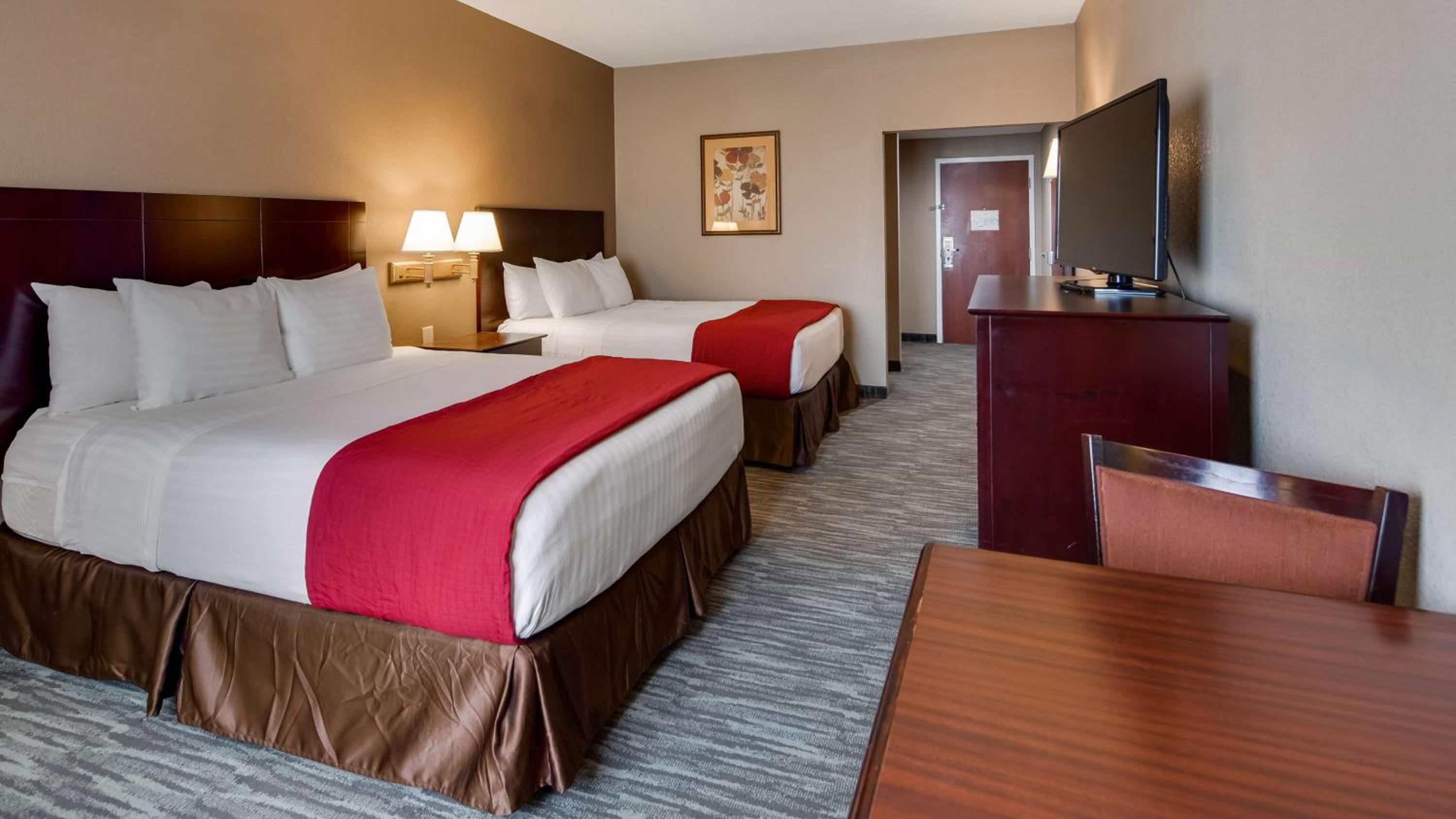 Queen Room with Two Queen Beds - Non-Smoking photo 1