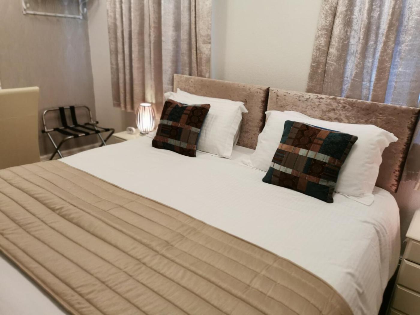 Standard Twin Room - Photo 4