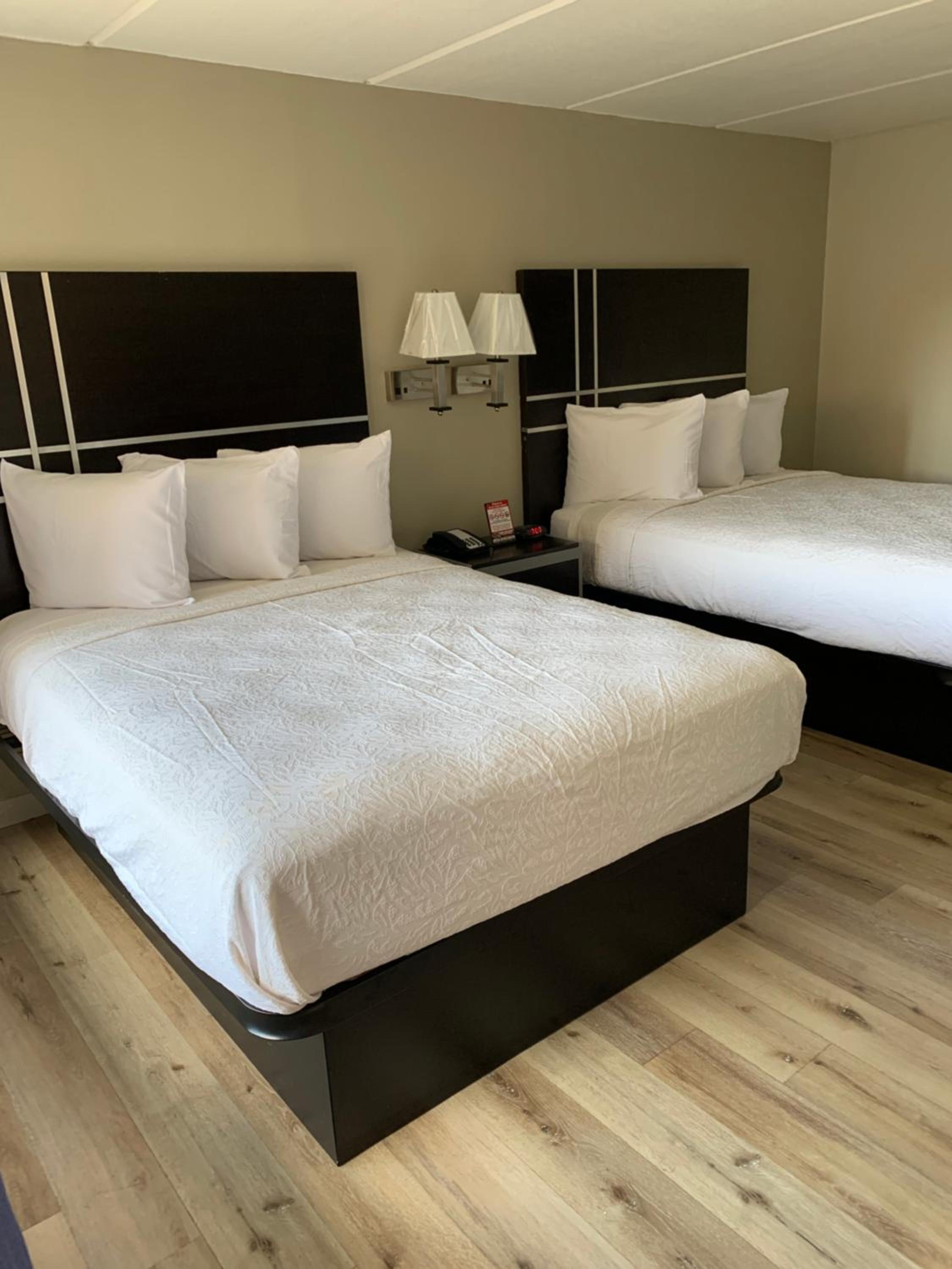 Queen Room with Two Queen Beds - Photo 11