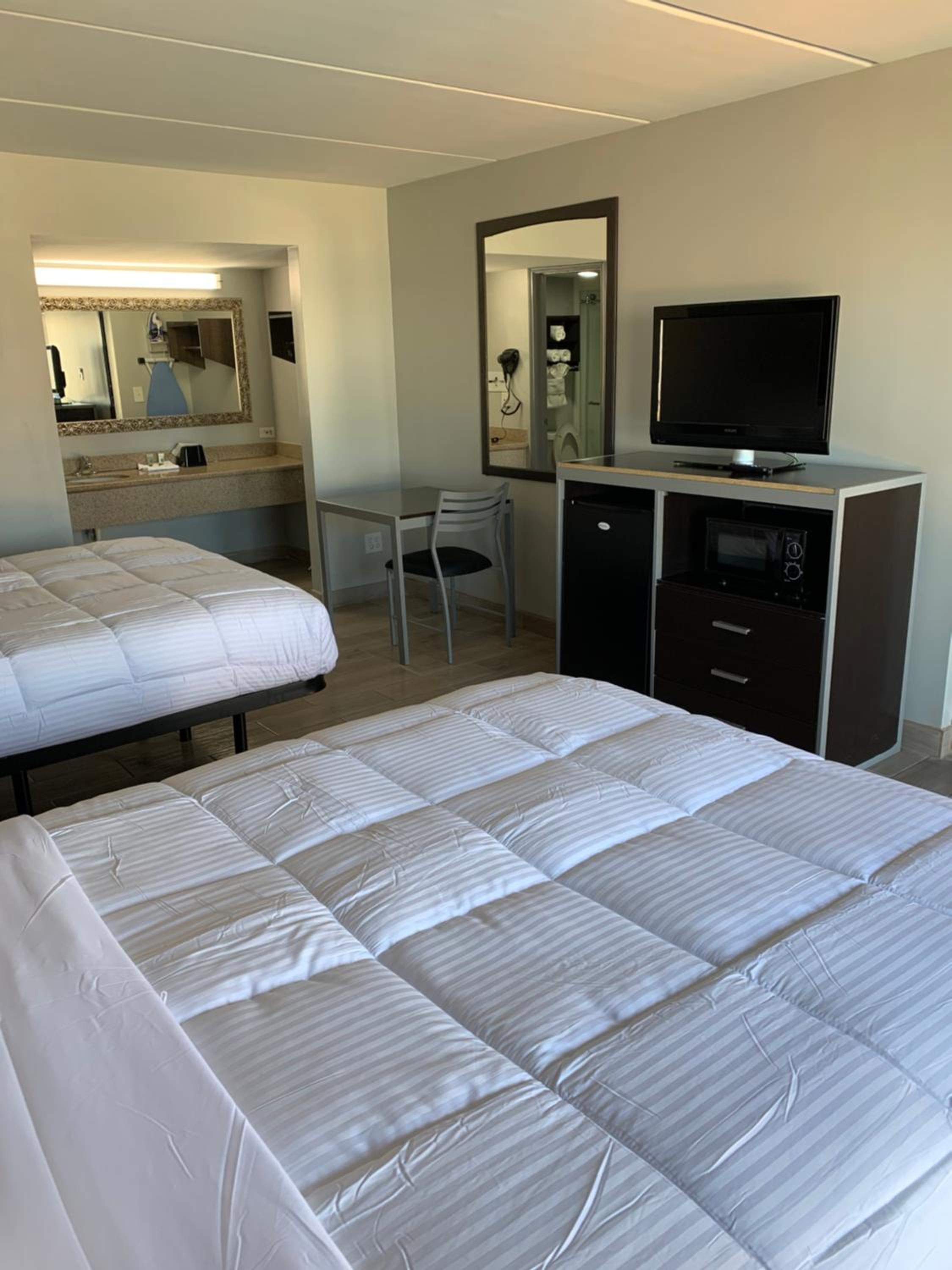 Queen Room with Two Queen Beds - Photo 10