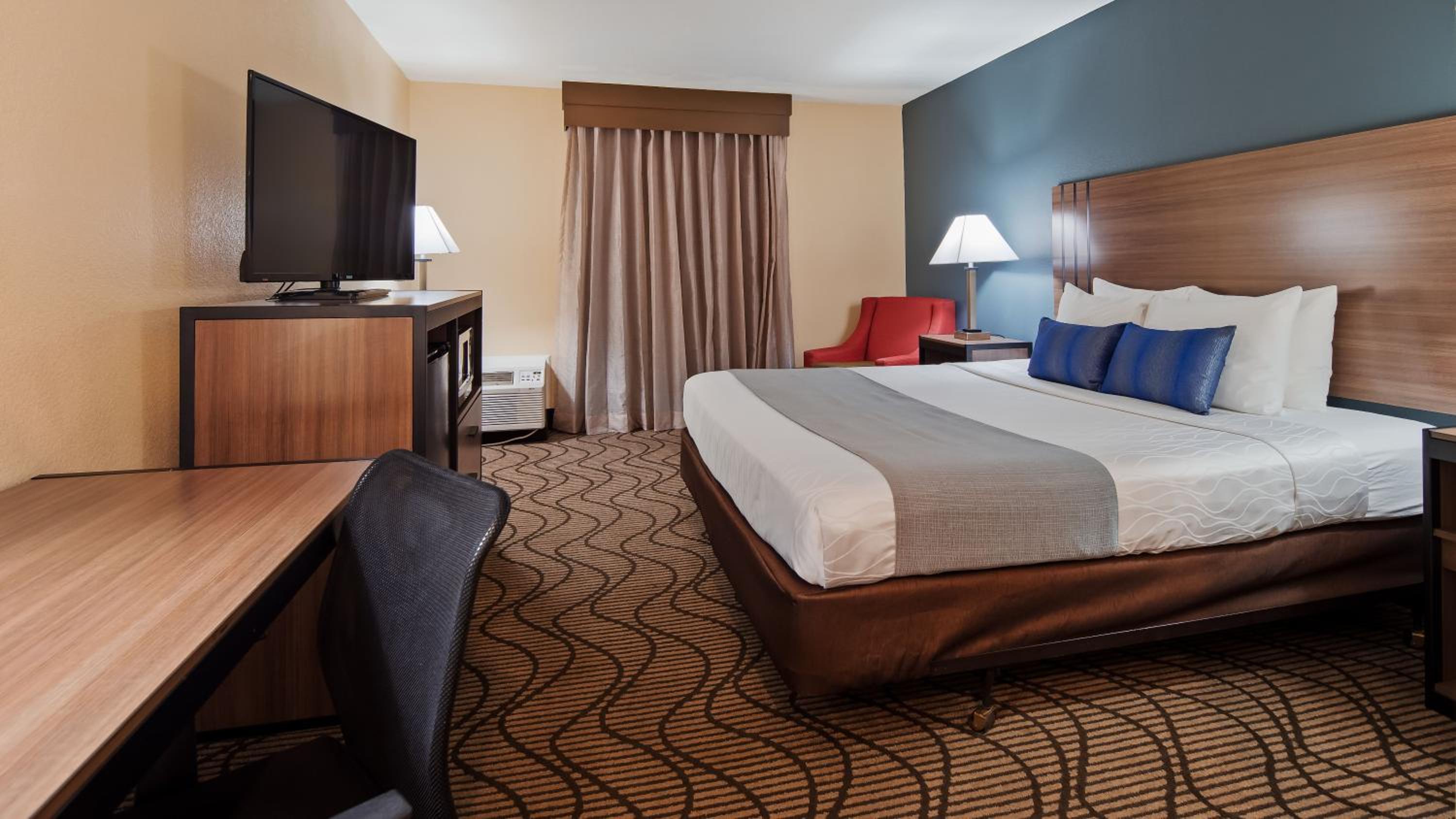 King Room - Non-Smoking - Photo 3