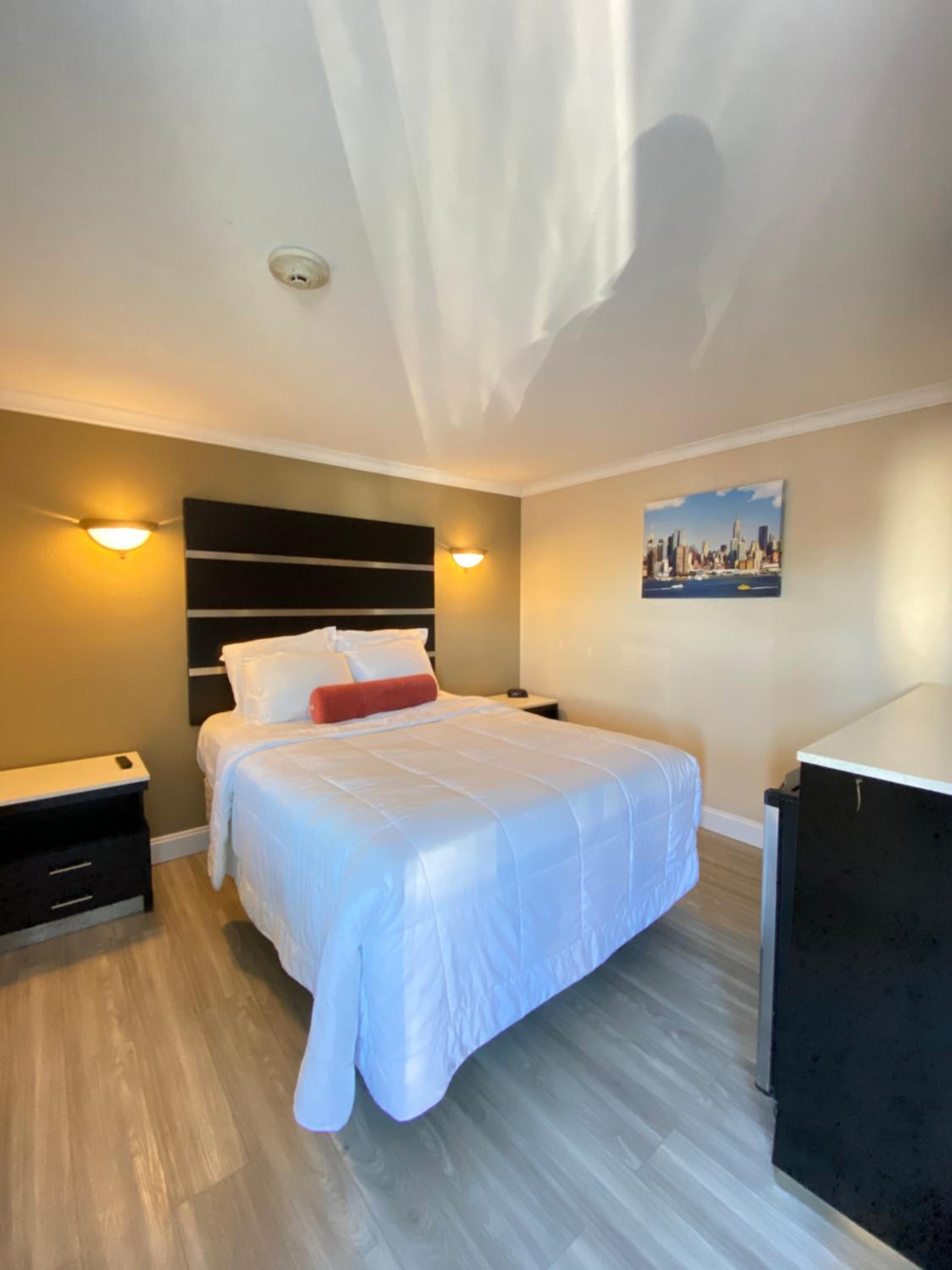 Standard Queen Room photo 1