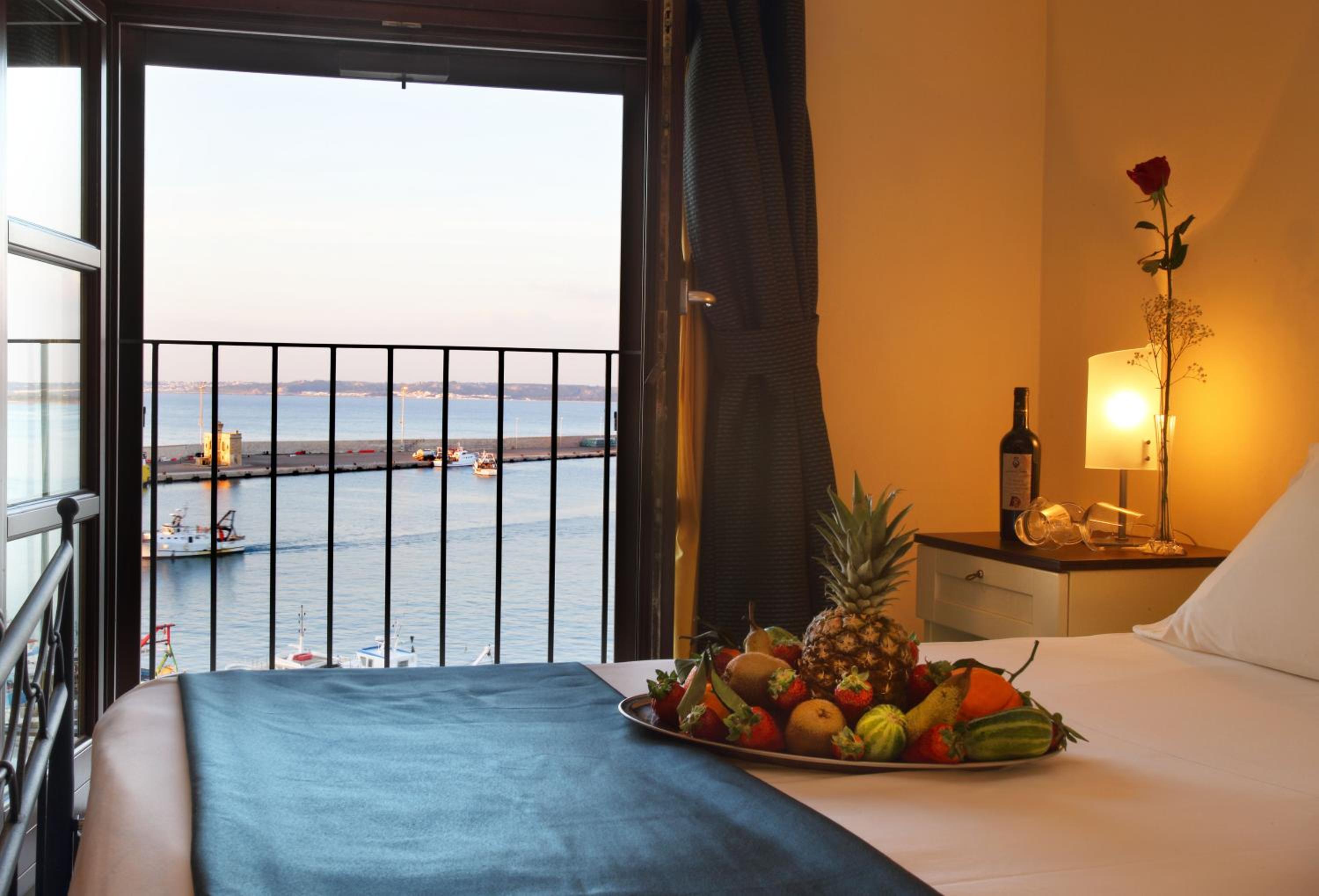 Double Room with Sea View - Photo 4