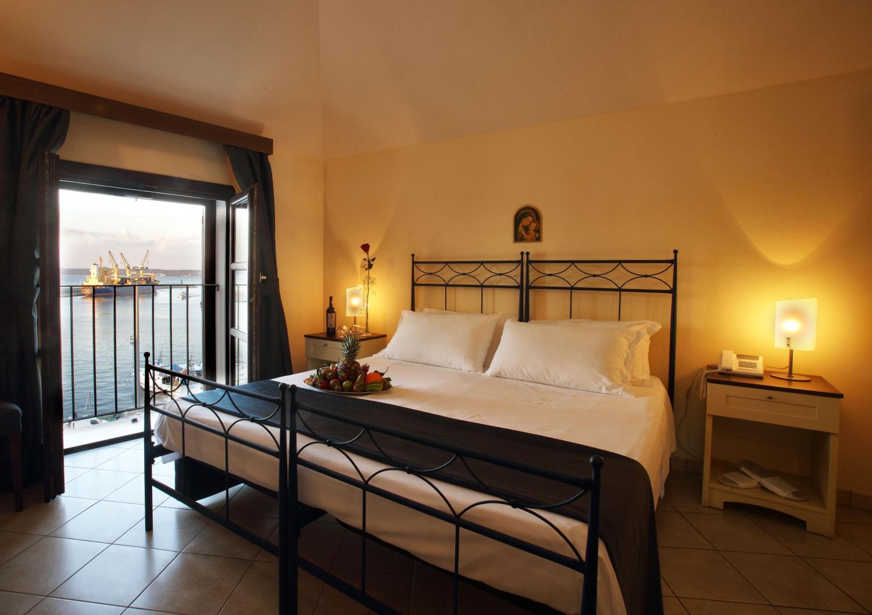 Double Room with Sea View - Photo 2