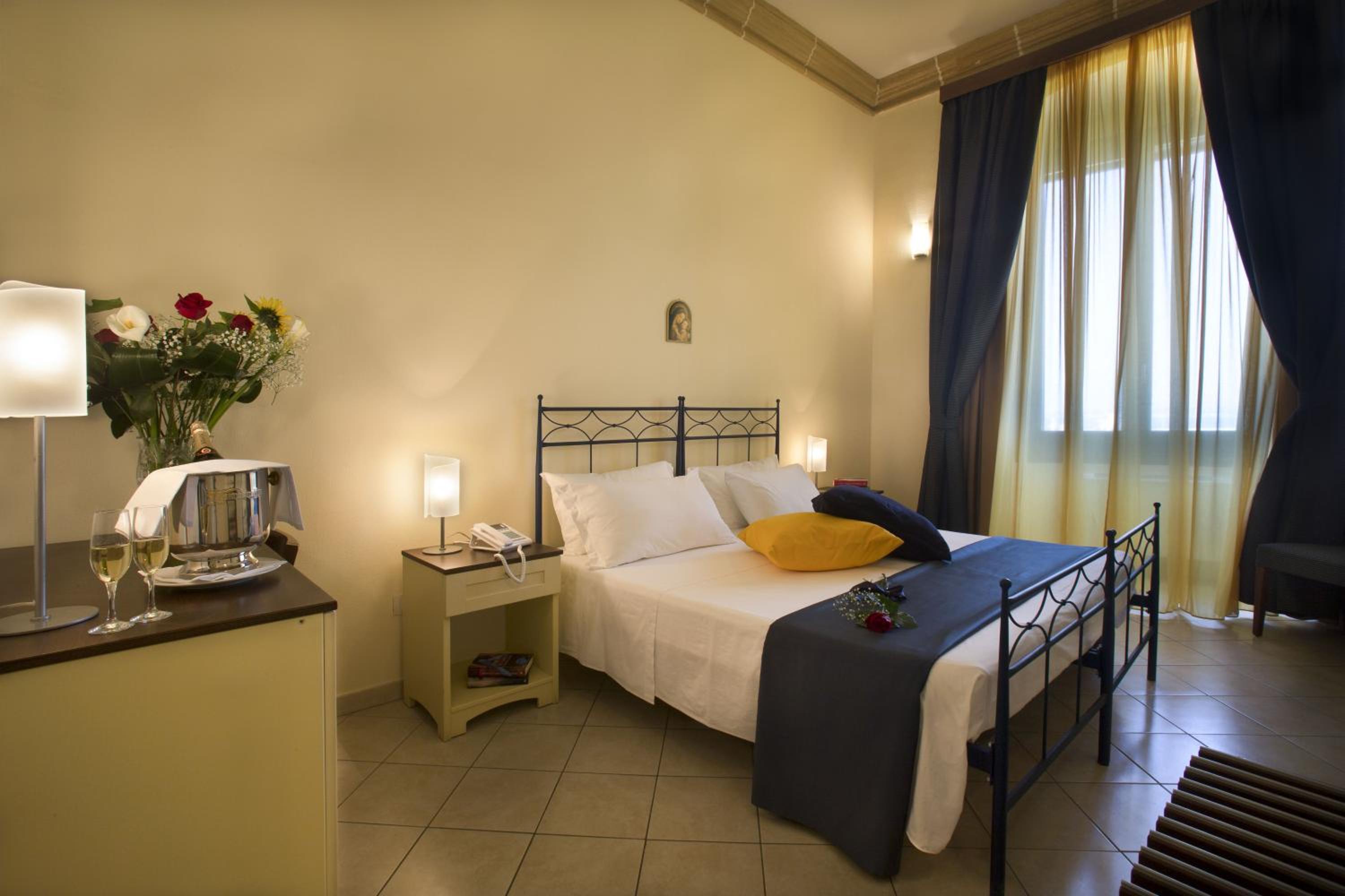 Double Room with Sea View - Photo 6